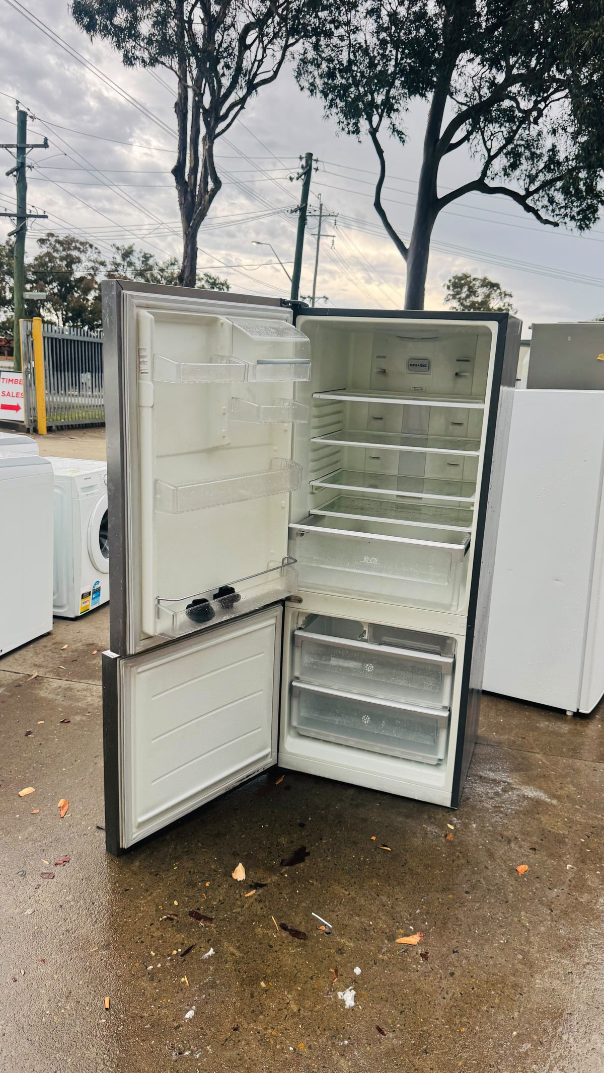 ELECTROLUX 430 LITRES FRIDGE FREEZER