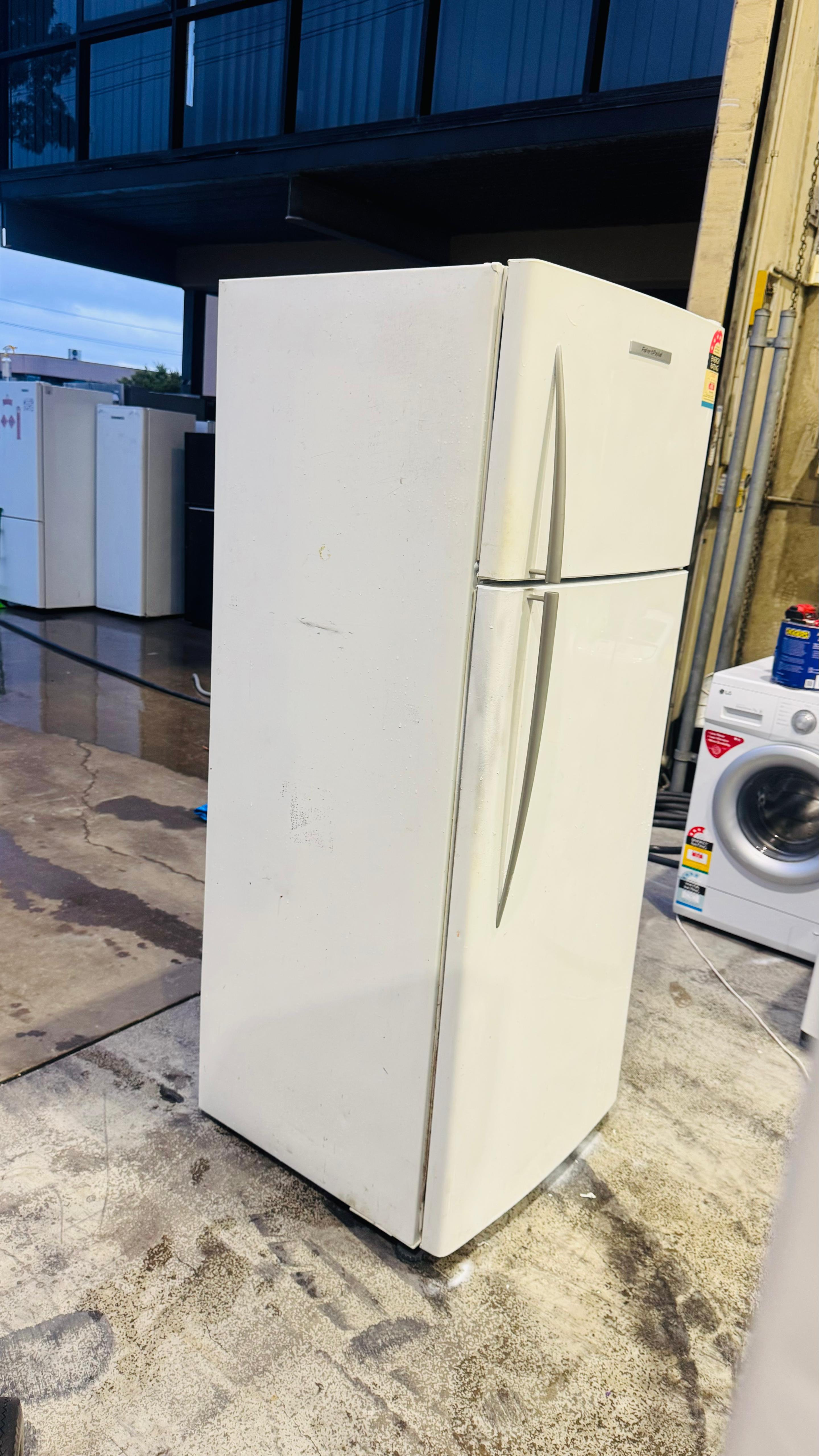 FISHER AND PAYKEL 447 LITRES FRIDGE FREEZER