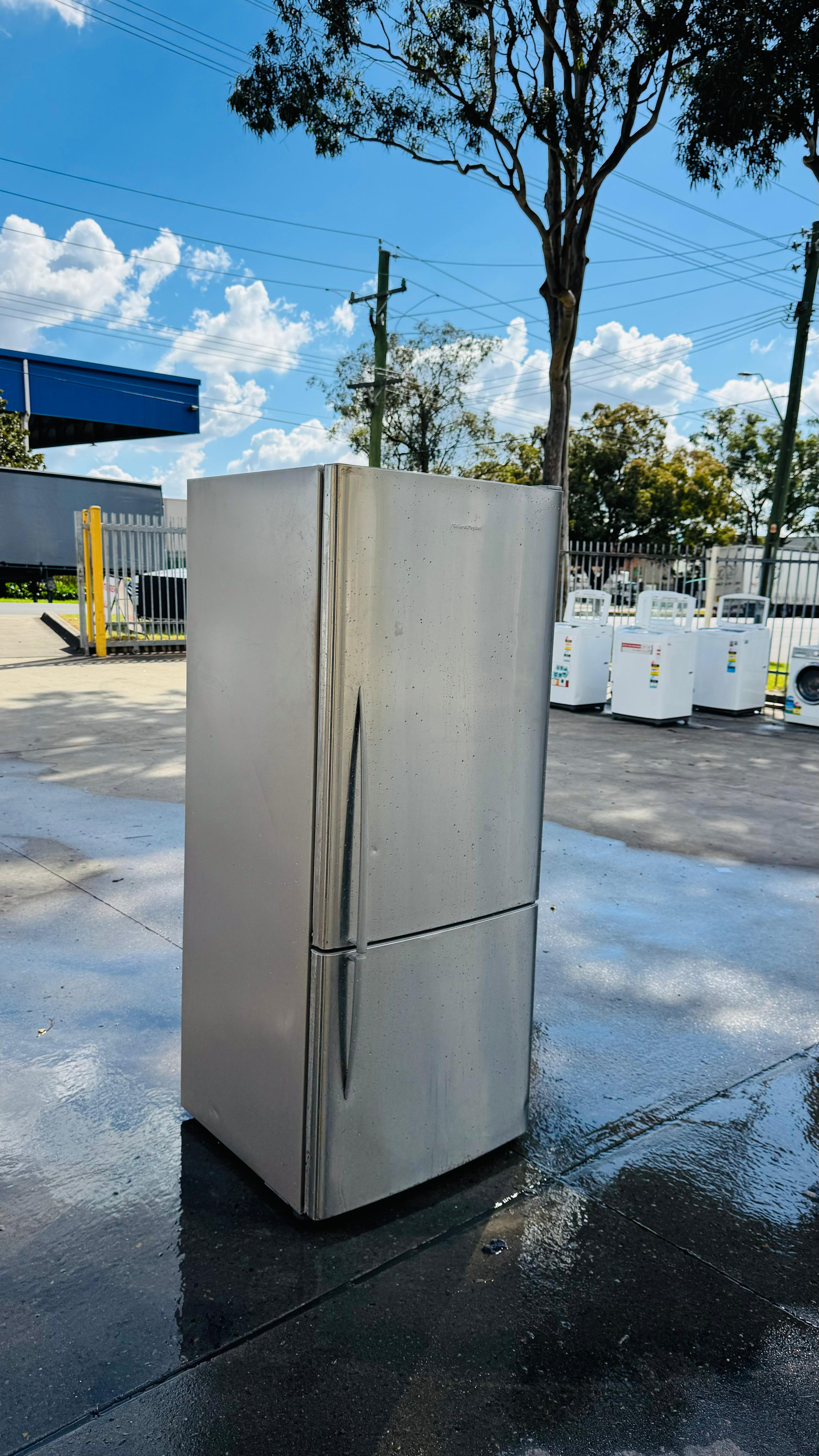 FISHER AND PAYKEL 442 LITRES FRIDGE FREEZER