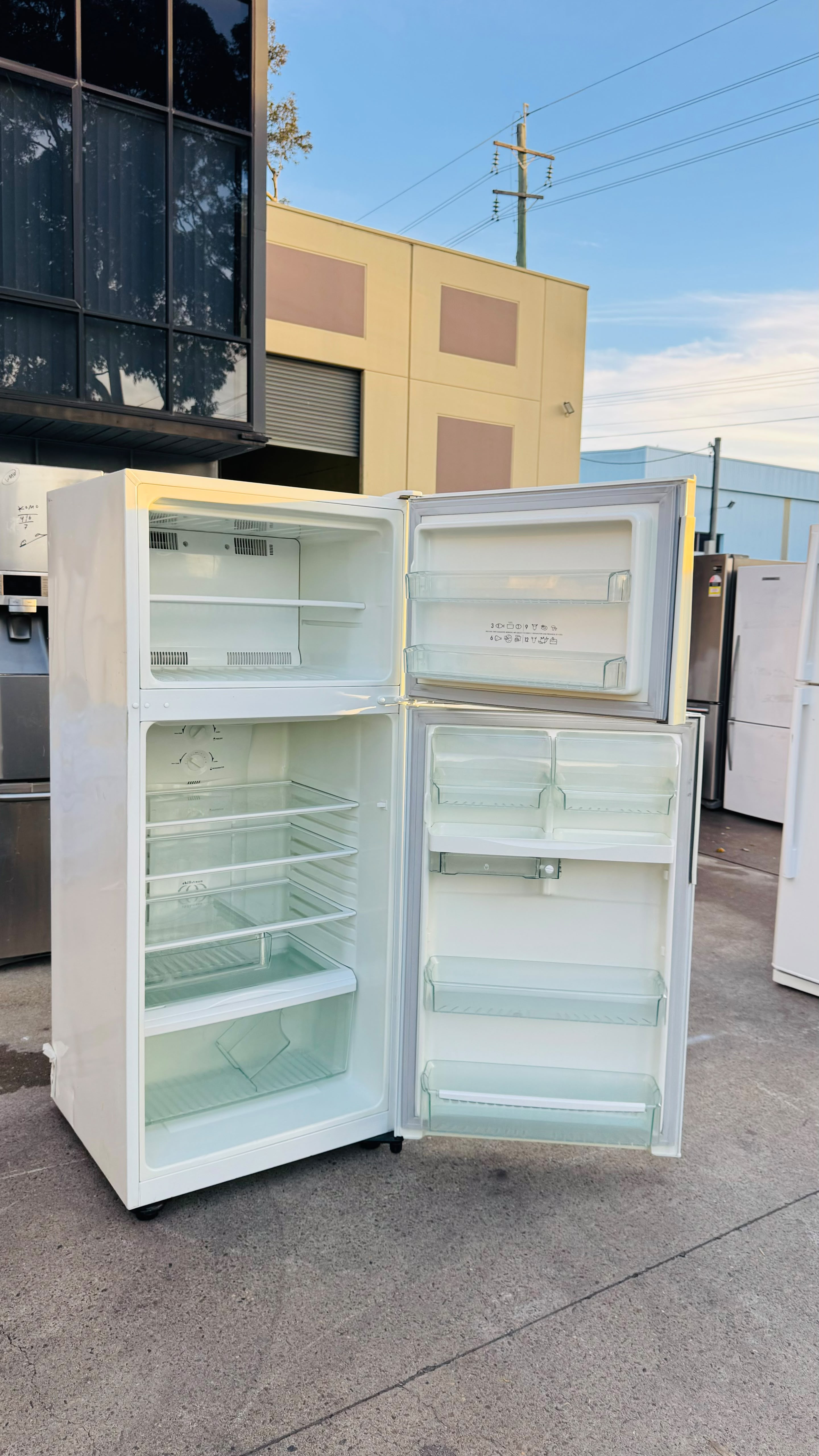 WESTINGHOUSE 420 LITRES FRIDGE FREEZER