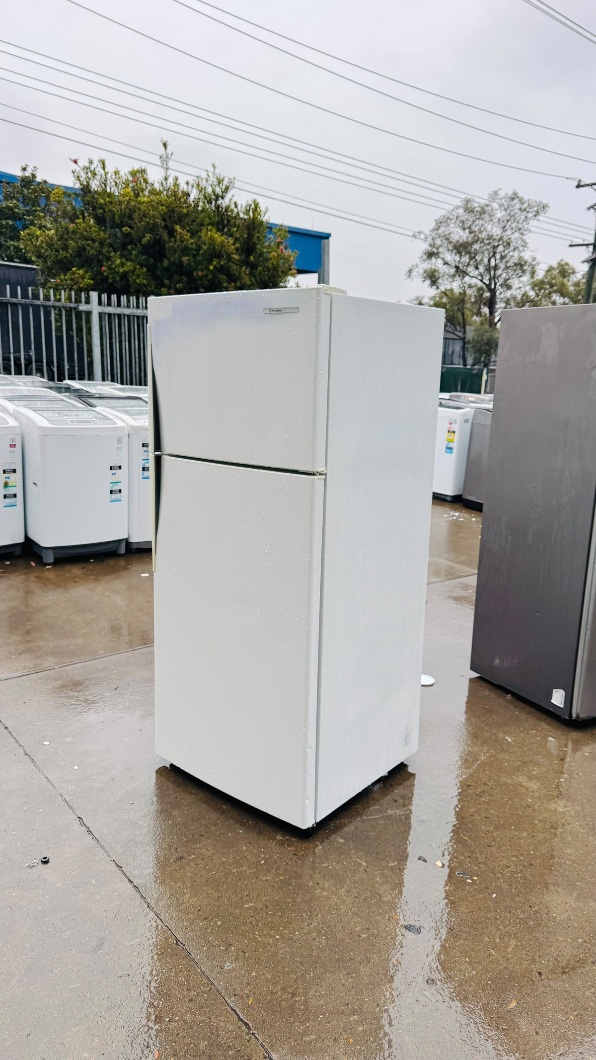 WESTINGHOUSE 420 LITRES FRIDGE FREEZER