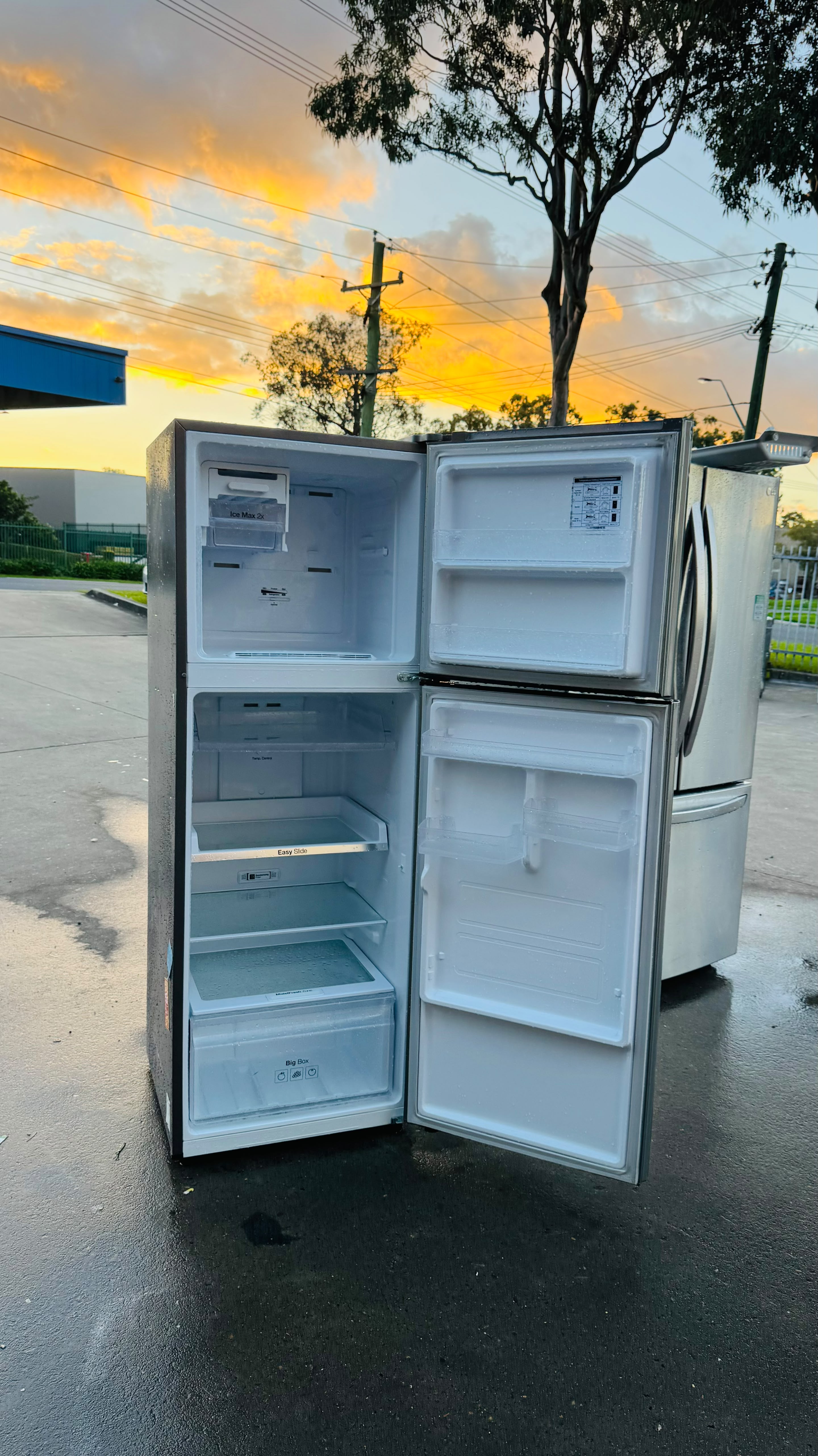 SAMSUNG 341 LITRES FRIDGE FREEZER