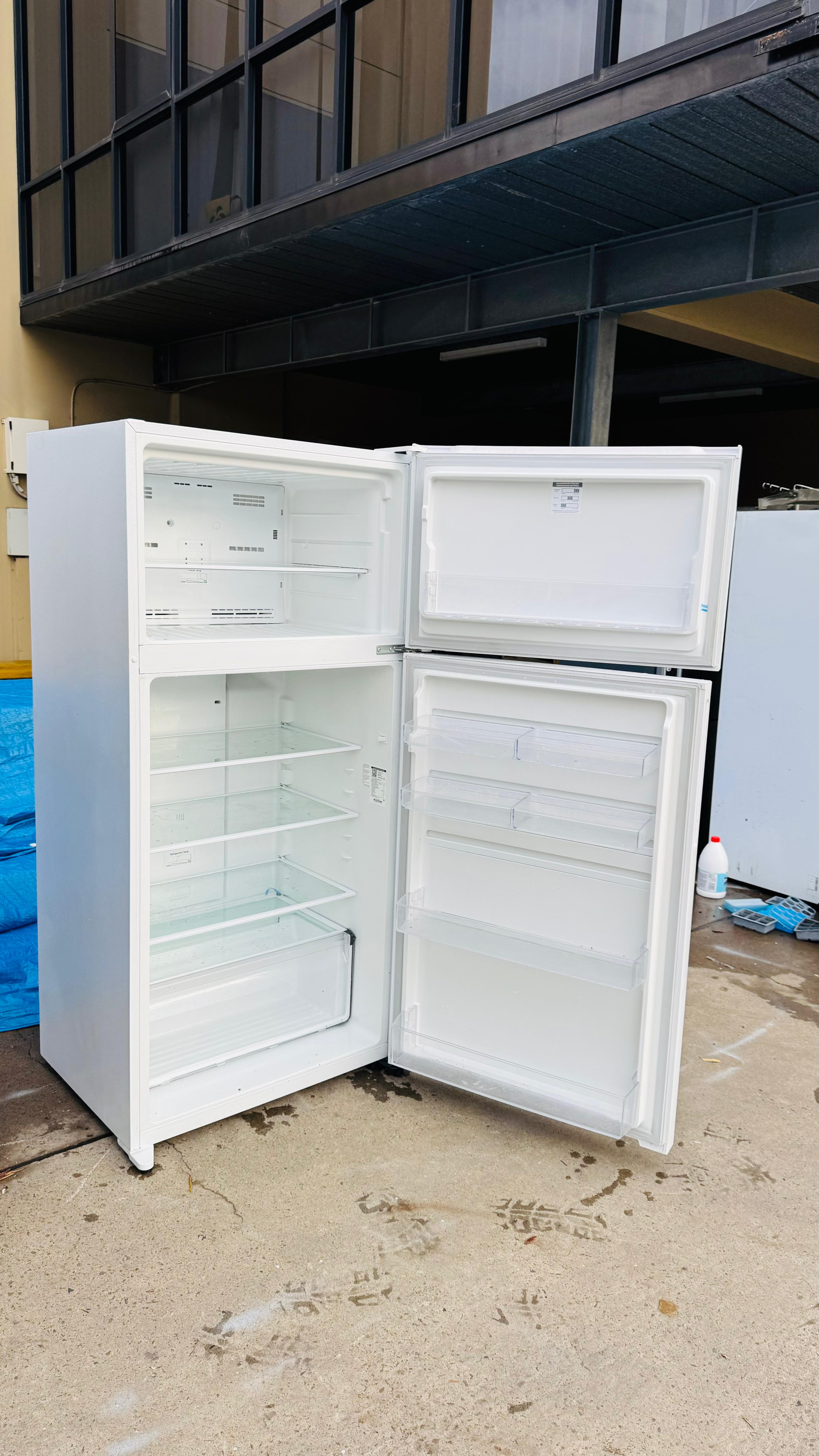 KELVINATOR 536 LITRES FRIDGE FREEZER