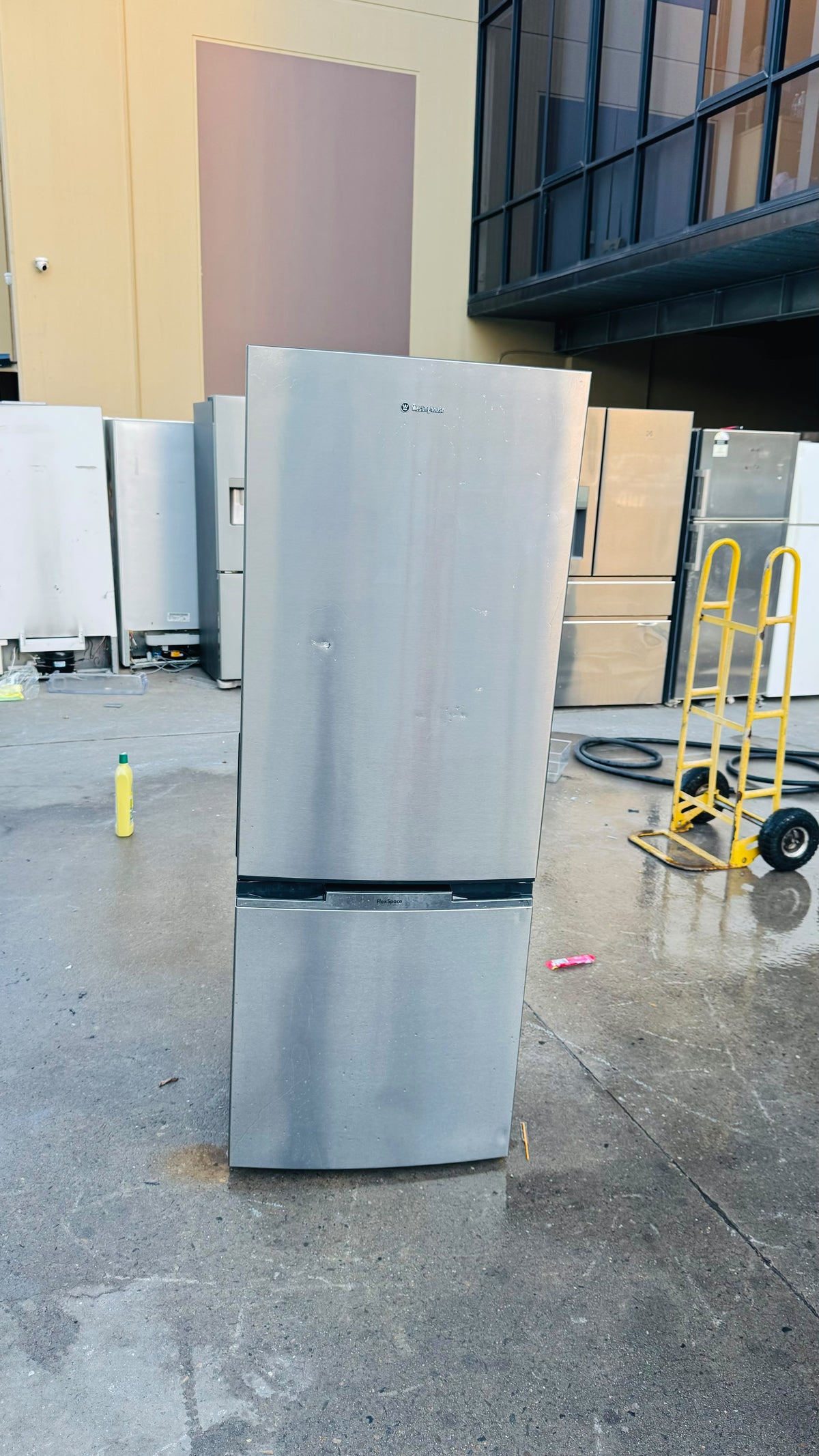 WESTINGHOUSE 340 LITRES FRIDGE FREEZER