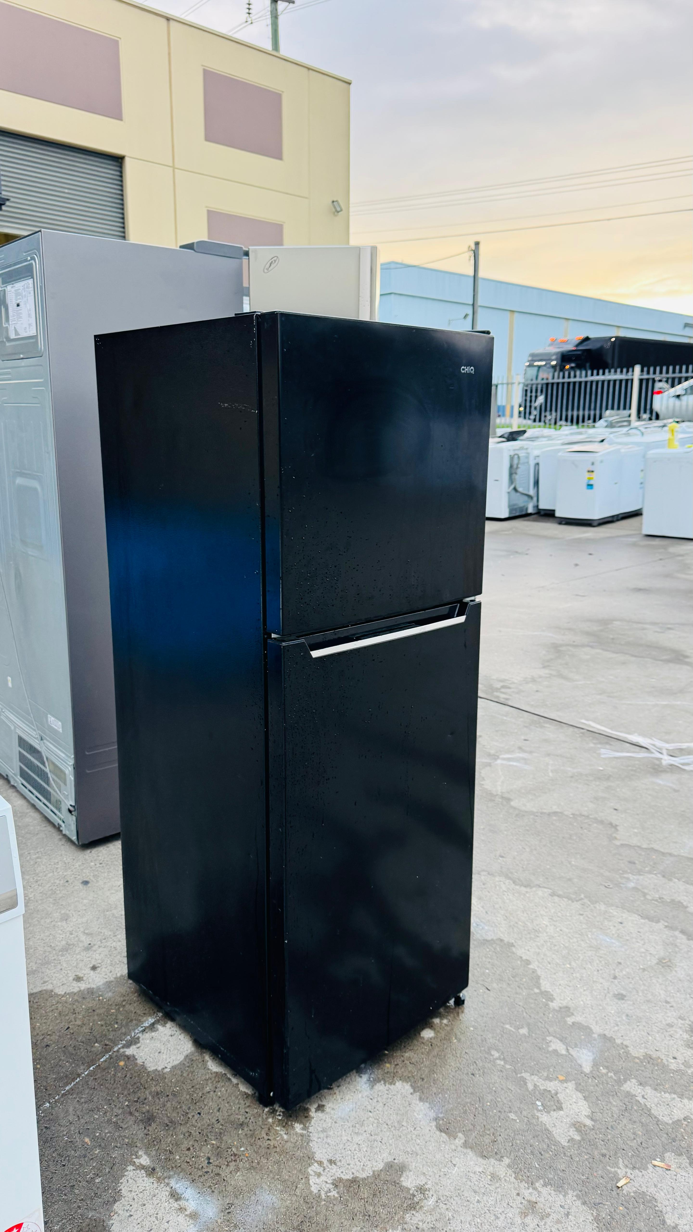 CHIQ 216 LITRES FRIDGE FREEZER