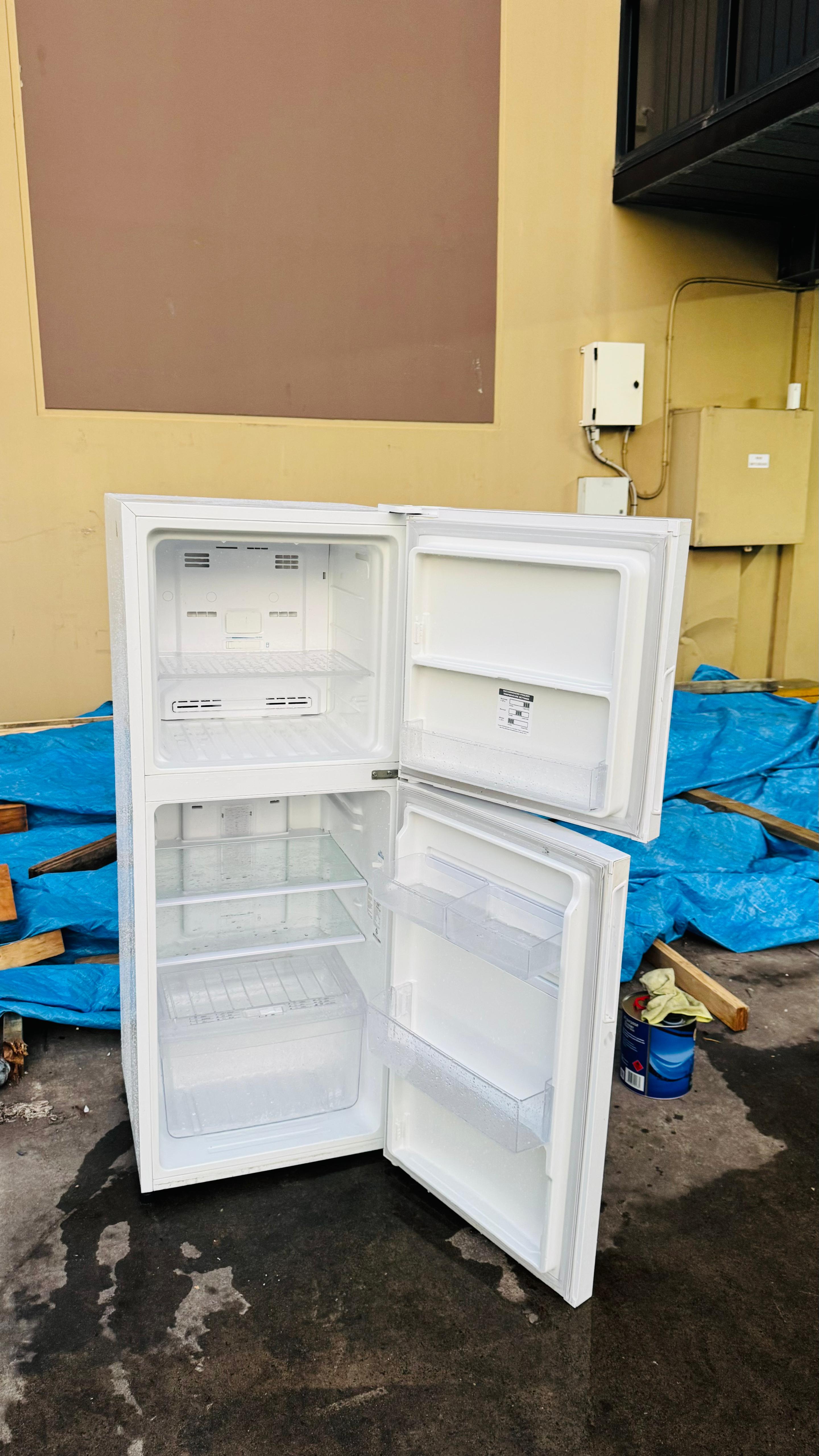 KELVINATOR 231 LITRES FRIDGE FREEZER