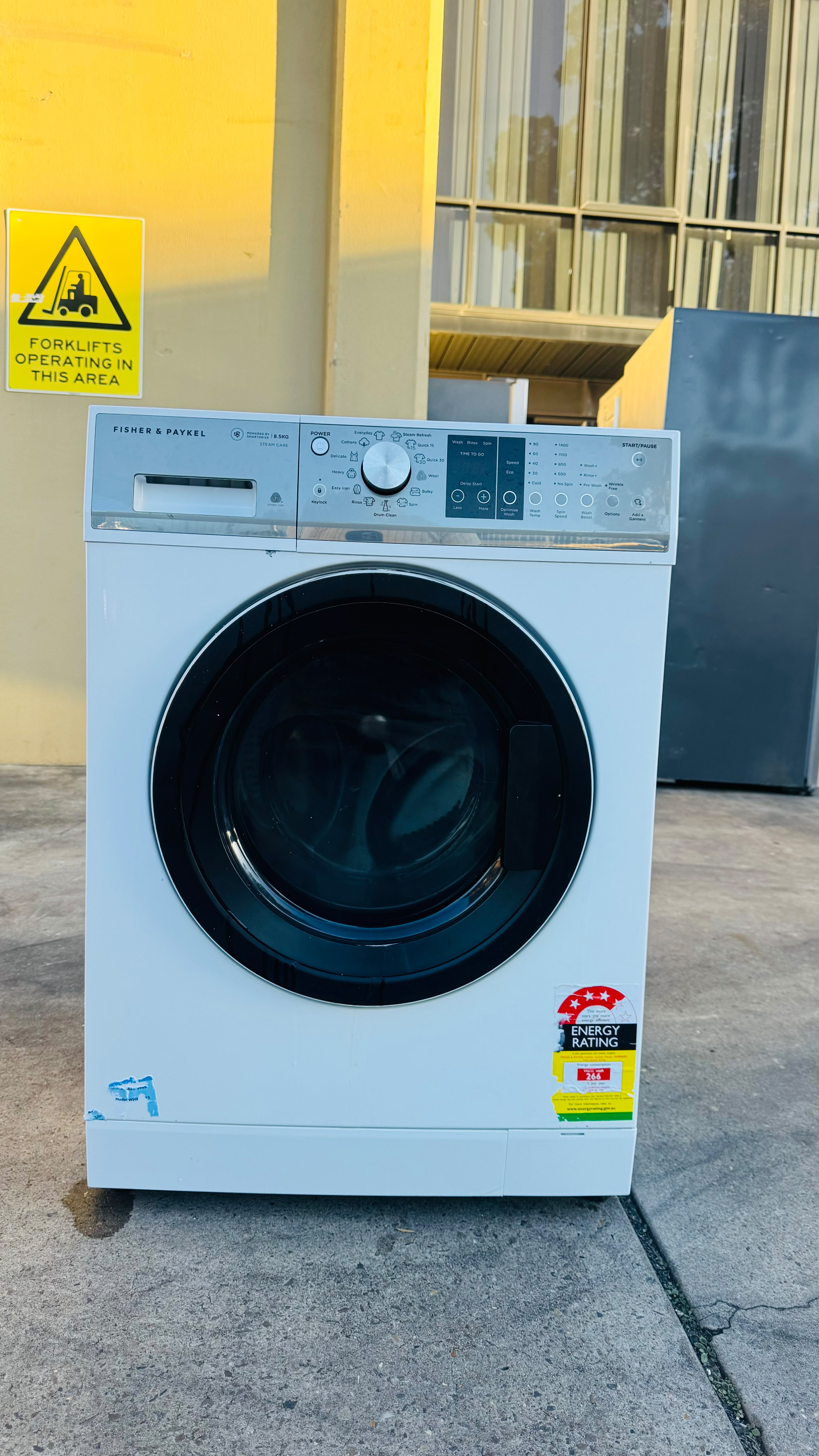 FISHER AND PAYKEL 8.5KGS FRONT LOADER WASHING MACHINE