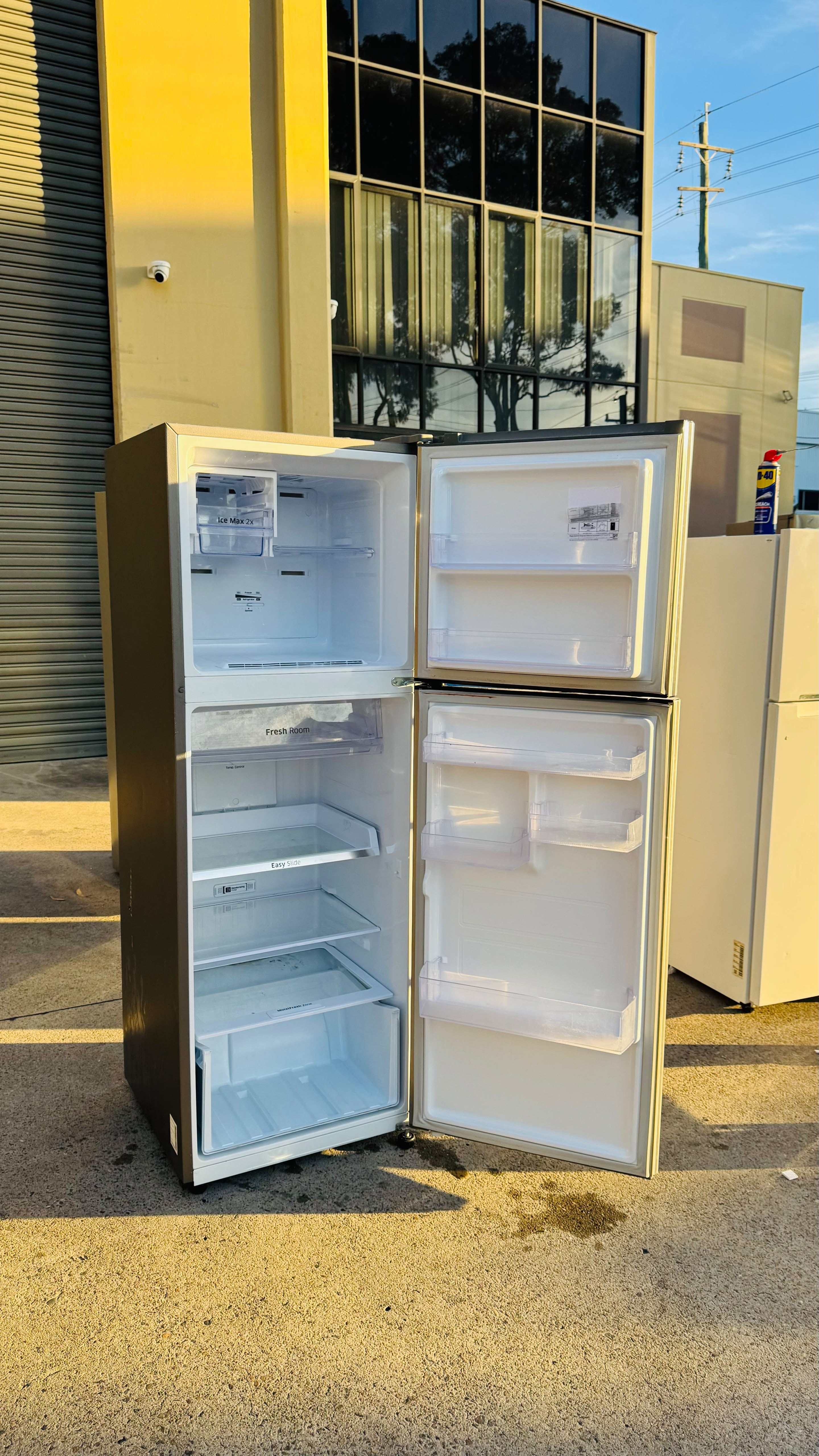 SAMSUNG 341 LITRES FRIDGE FREEZER