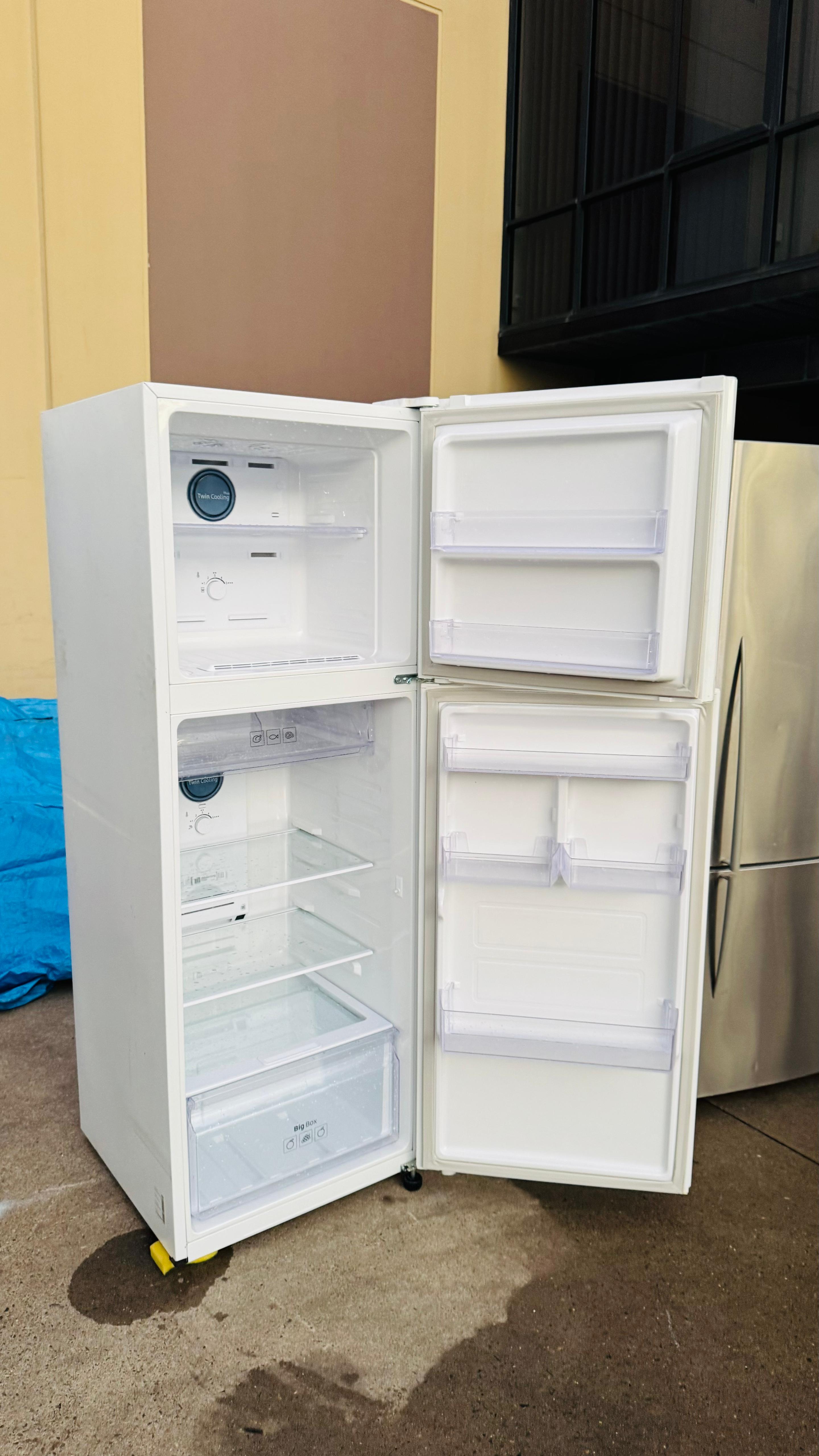 SAMSUNG 343 LITRES FRIDGE FREEZER