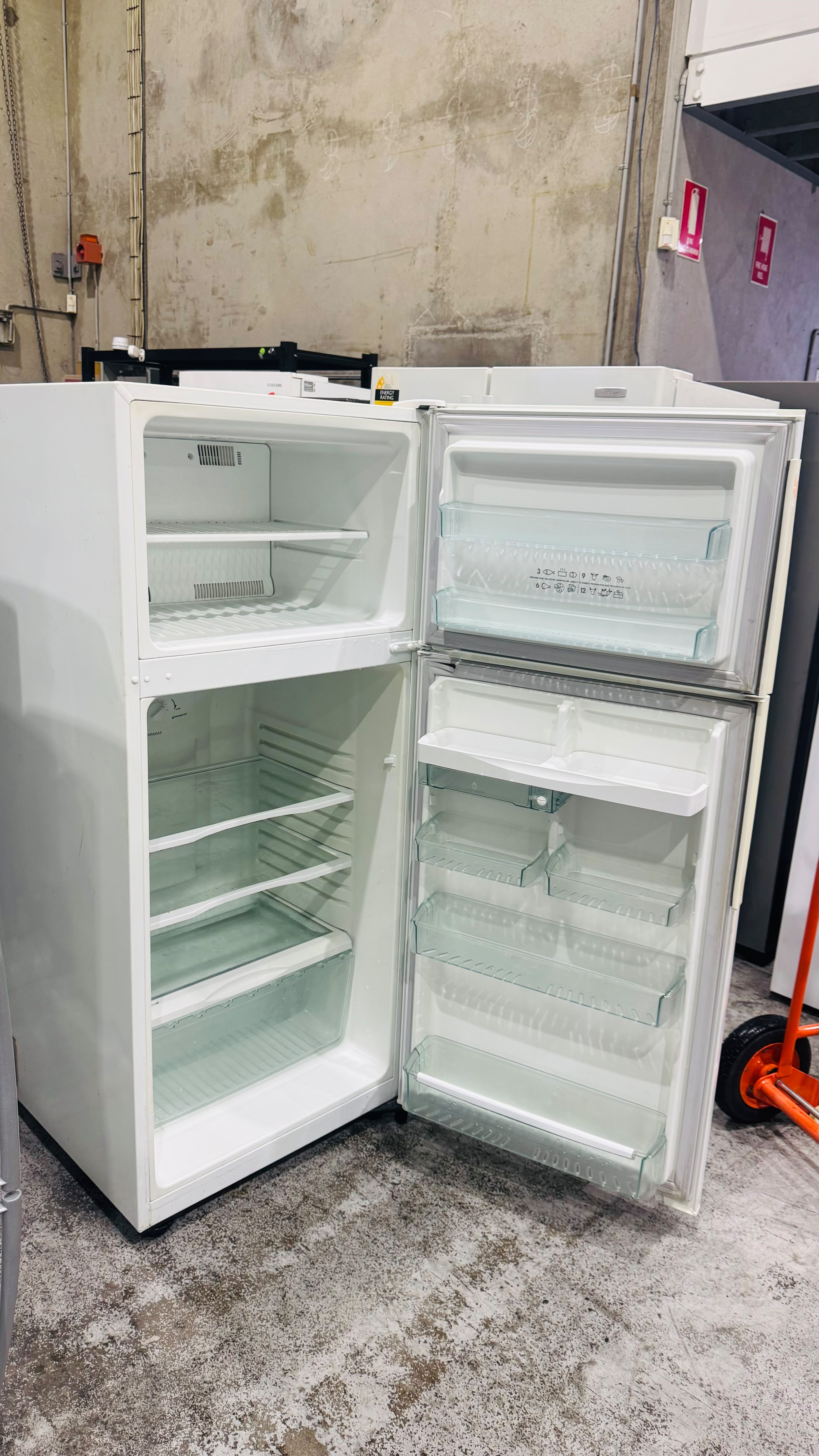 WESTINGHOUSE 420 LITRES FRIDGE FREEZER