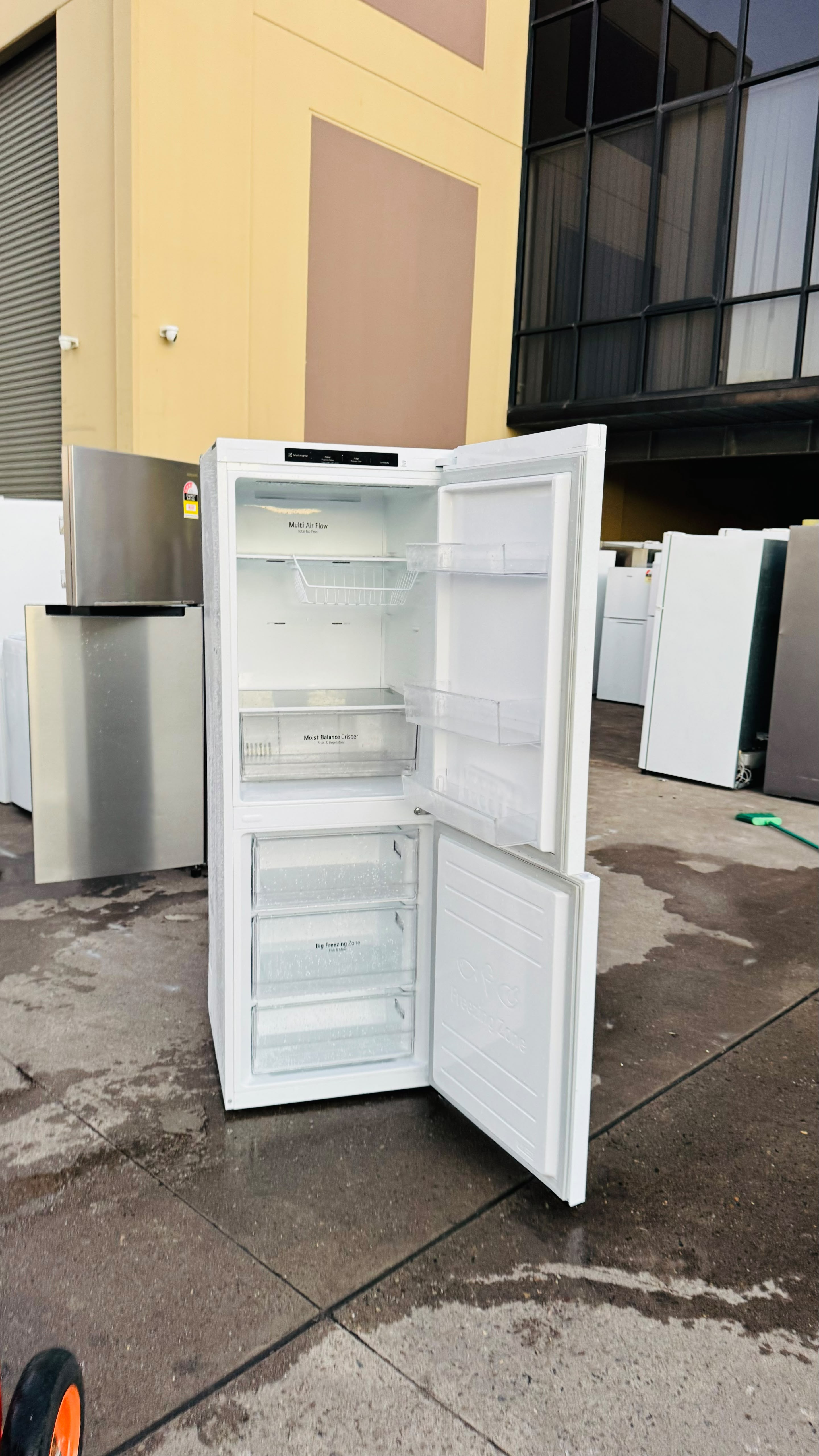 LG 335 LITRES FRIDGE FREEZER