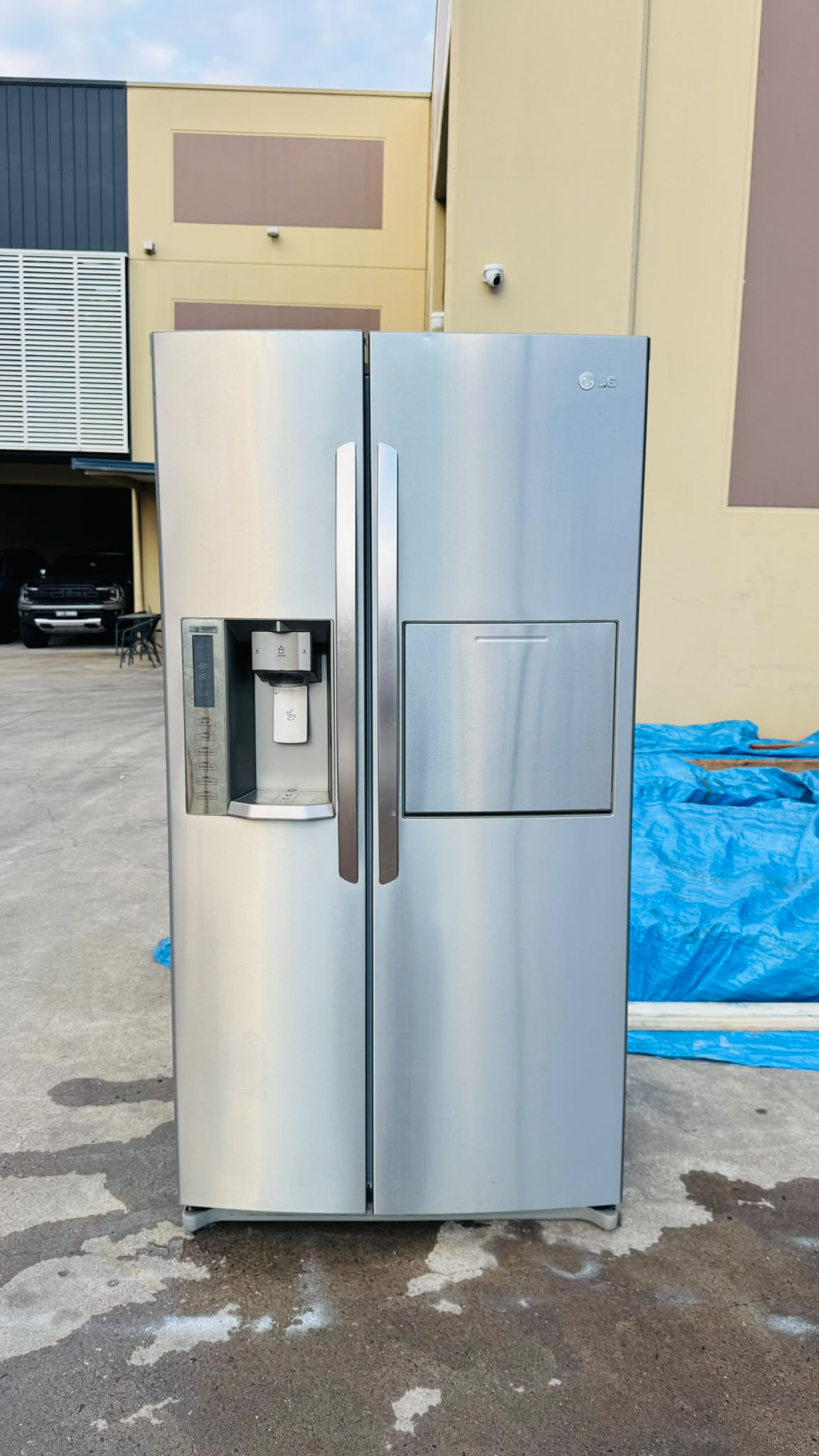 LG 693 LITRES SIDE BY SIDE FRIDGE FREEZER