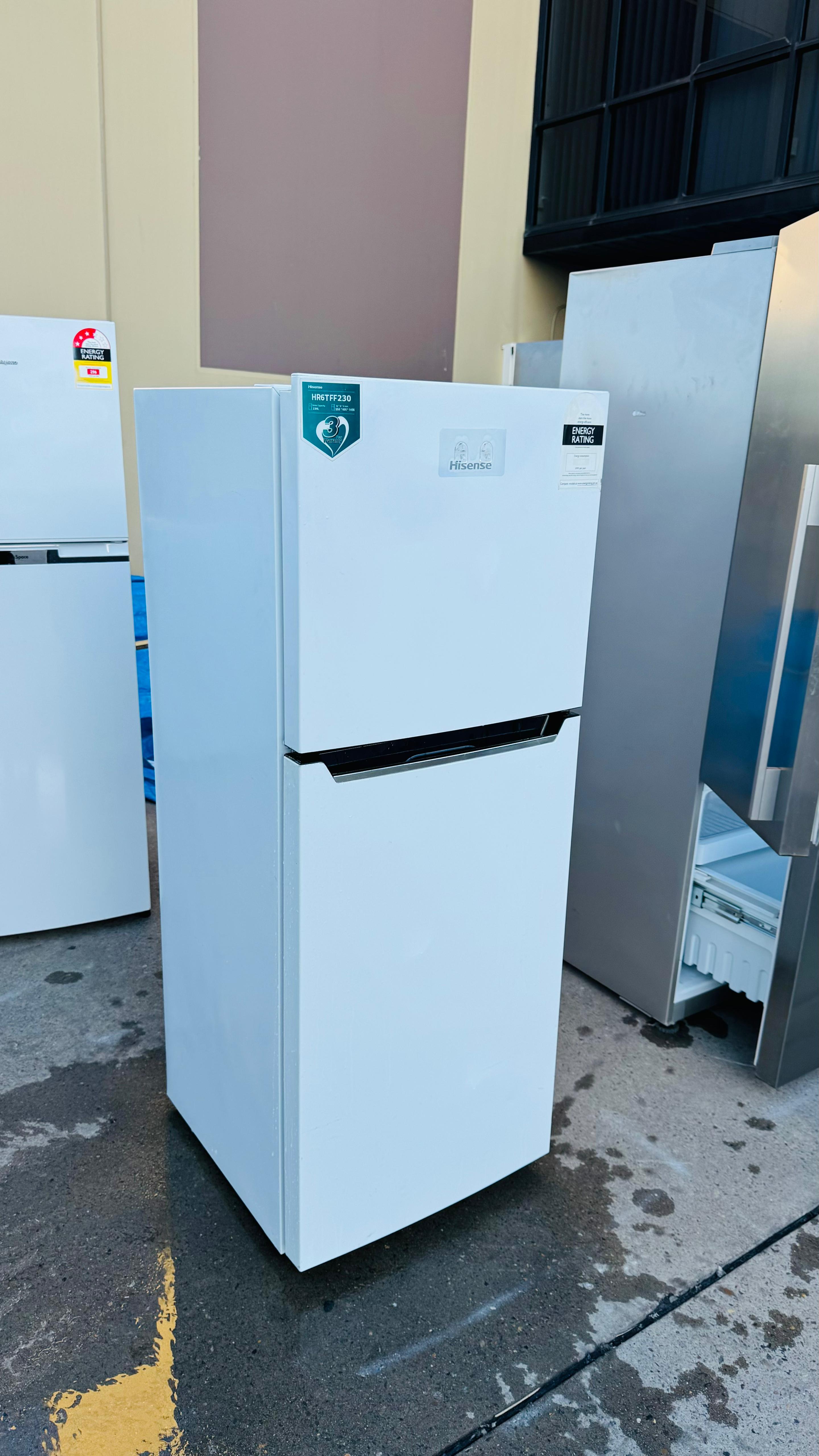 HISENSE 230 LITRES FRIDGE FREEZER