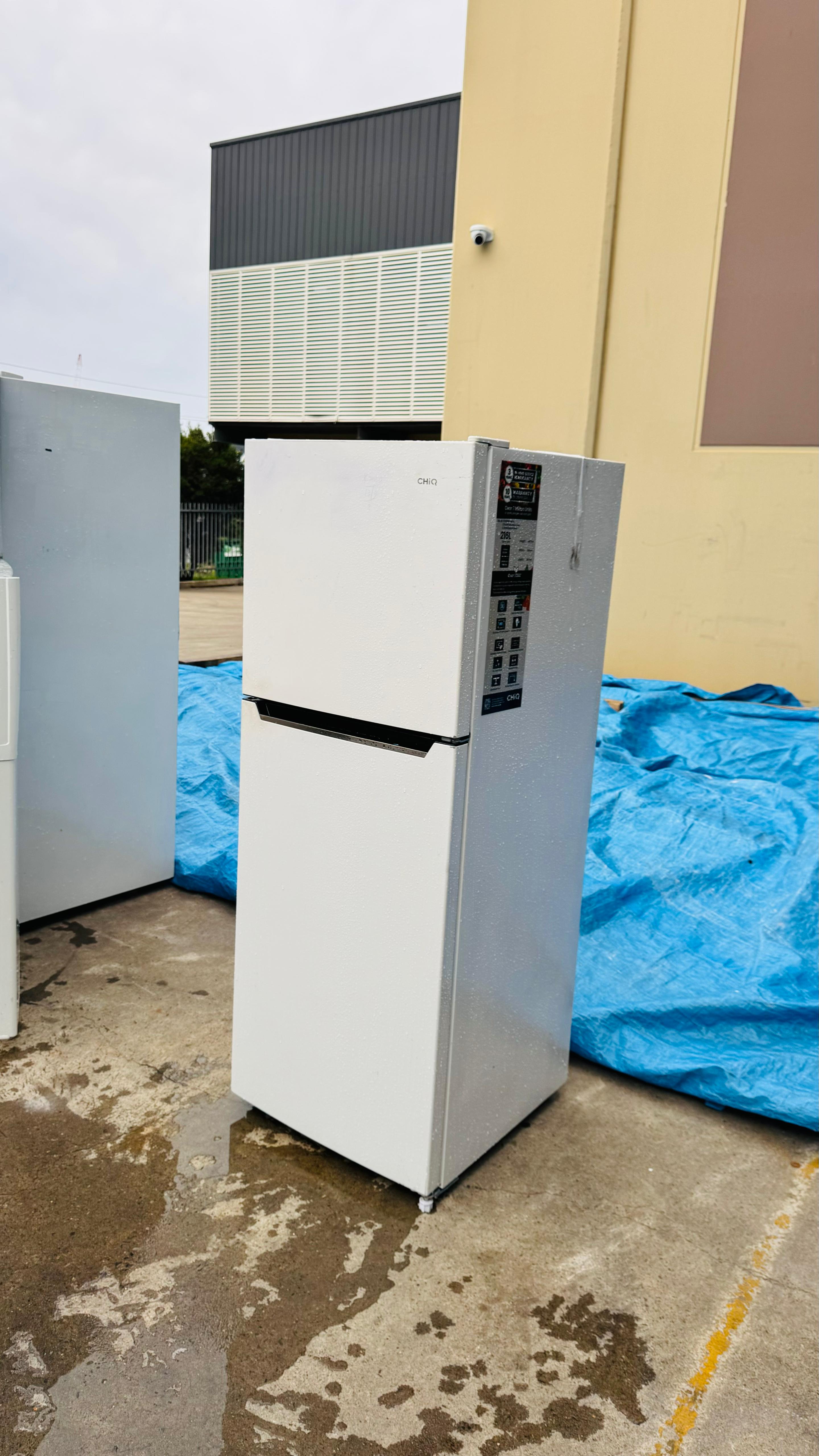 CHIQ 216 LITRES FRIDGE FREEZER