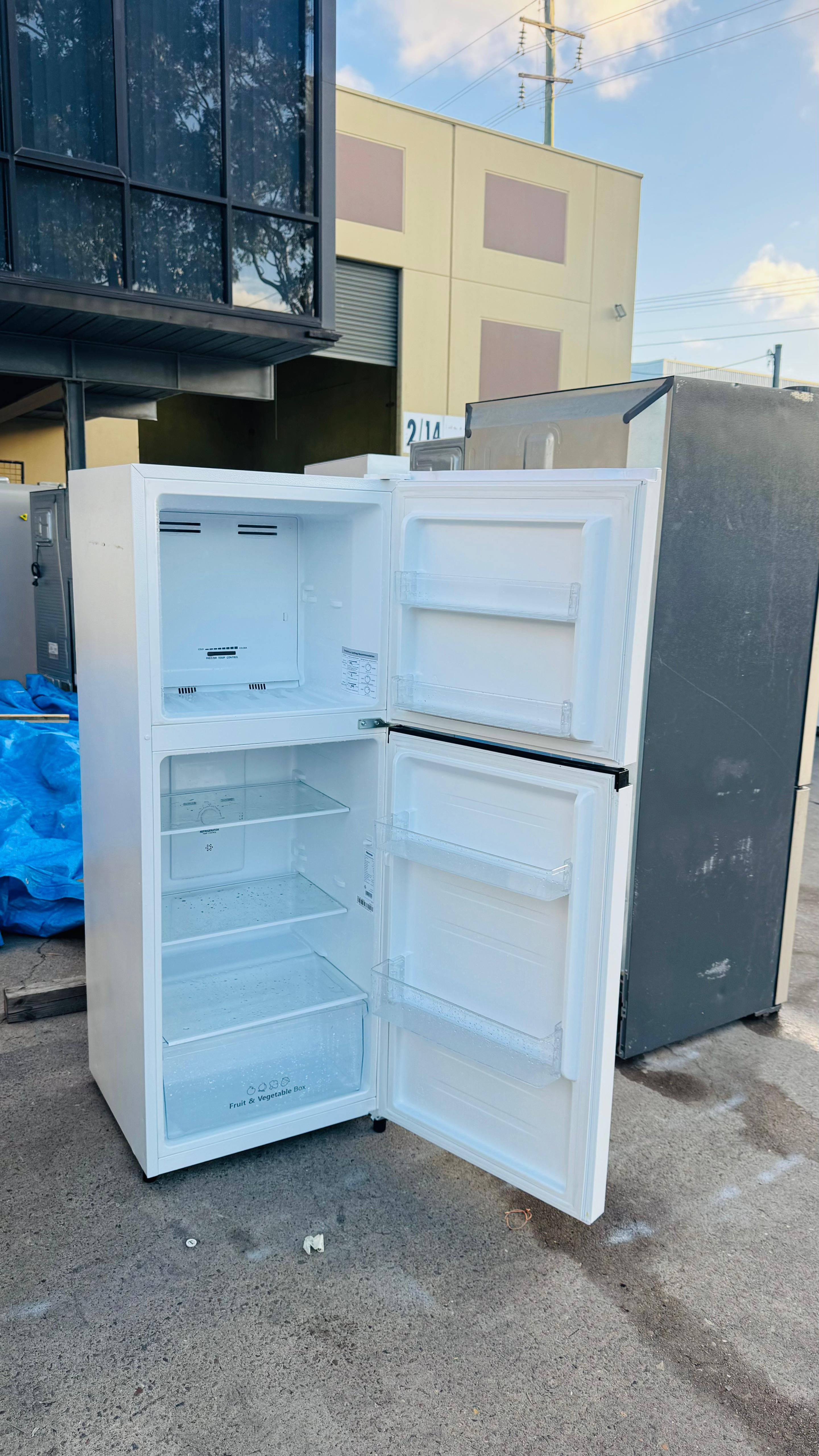 HISENSE 205 LITRES FRIDGE FREEZER