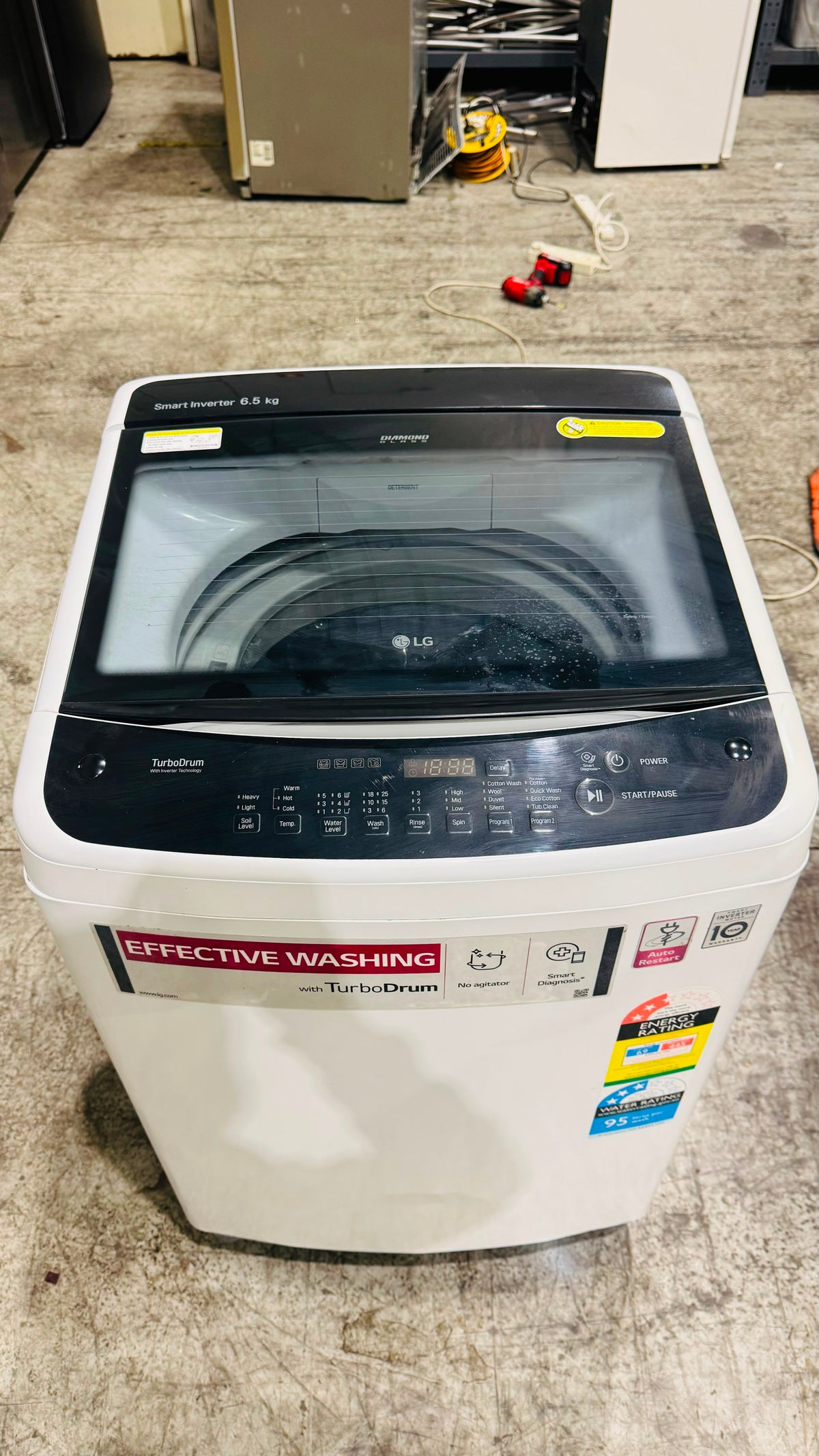 KELVINATOR 231 LITRES FRIDGE FREEZER & LG 6.5KGS TOP LOADER COMBO