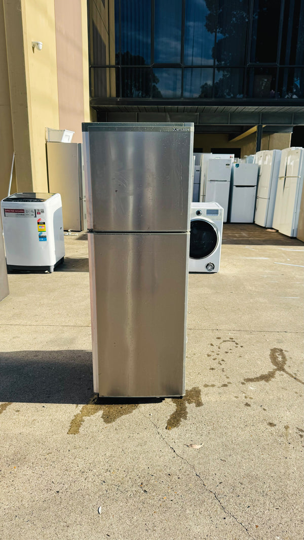 MITSUBUSHI 260 LITRES FRIDGE FREEZER