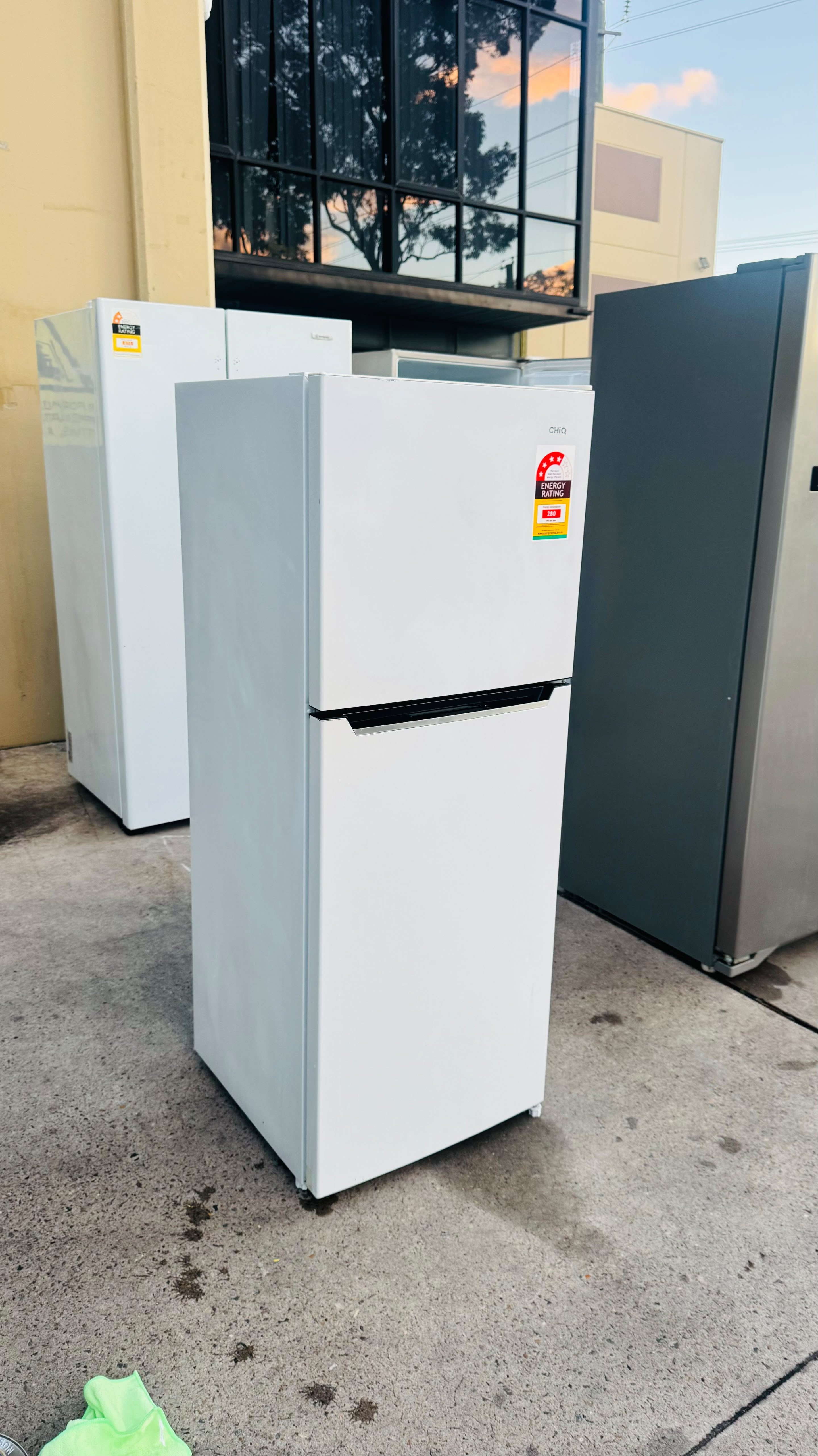 CHIQ 216 LITRES  FRIDGE FREEZER