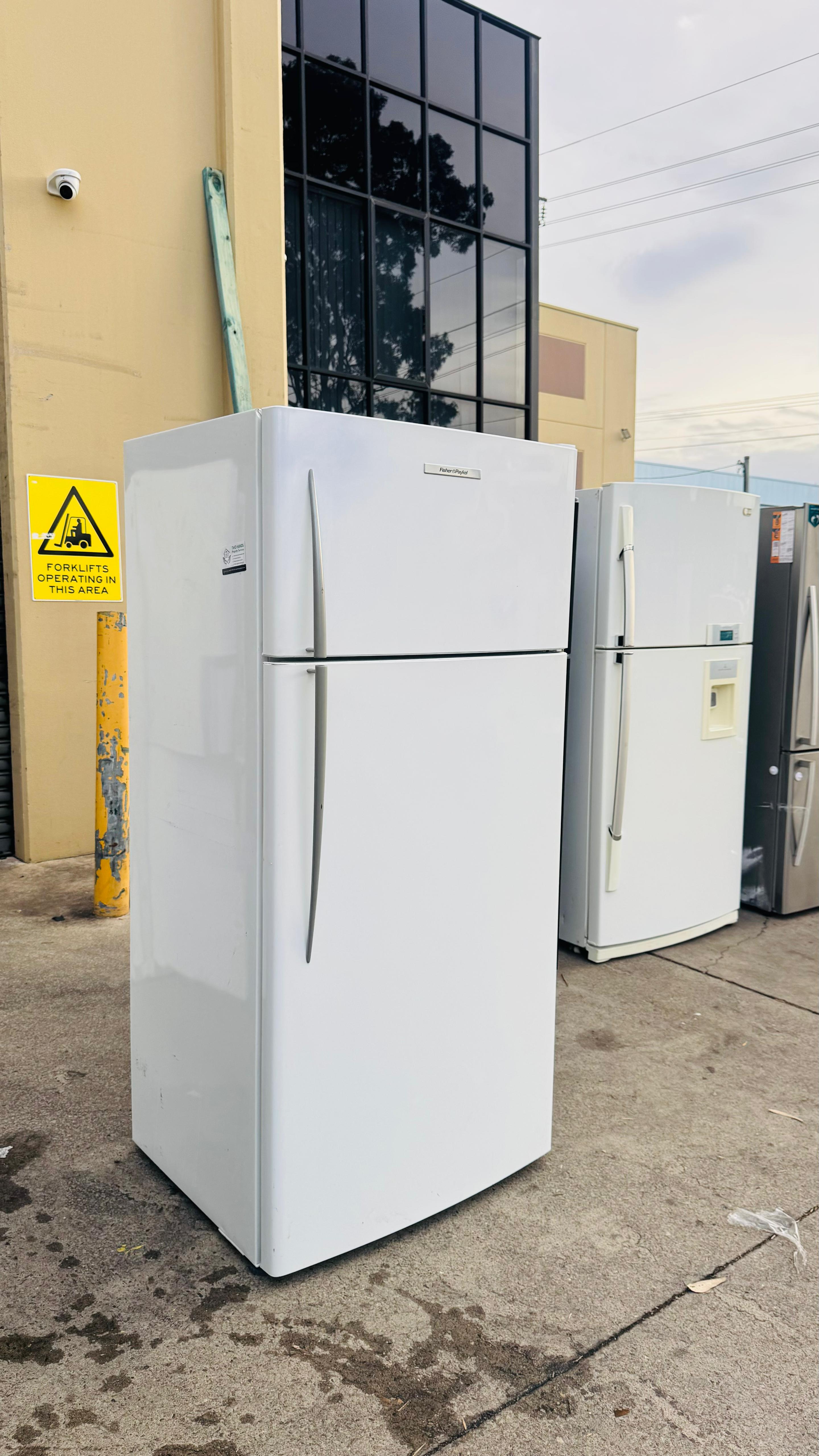 FISHER AND PAYKEL 517 LITRES FRIDGE FREEZER