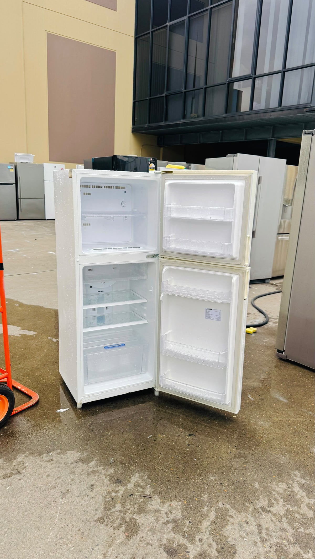 SAMSUNG 216 LITRES FRIDGE FREEZER