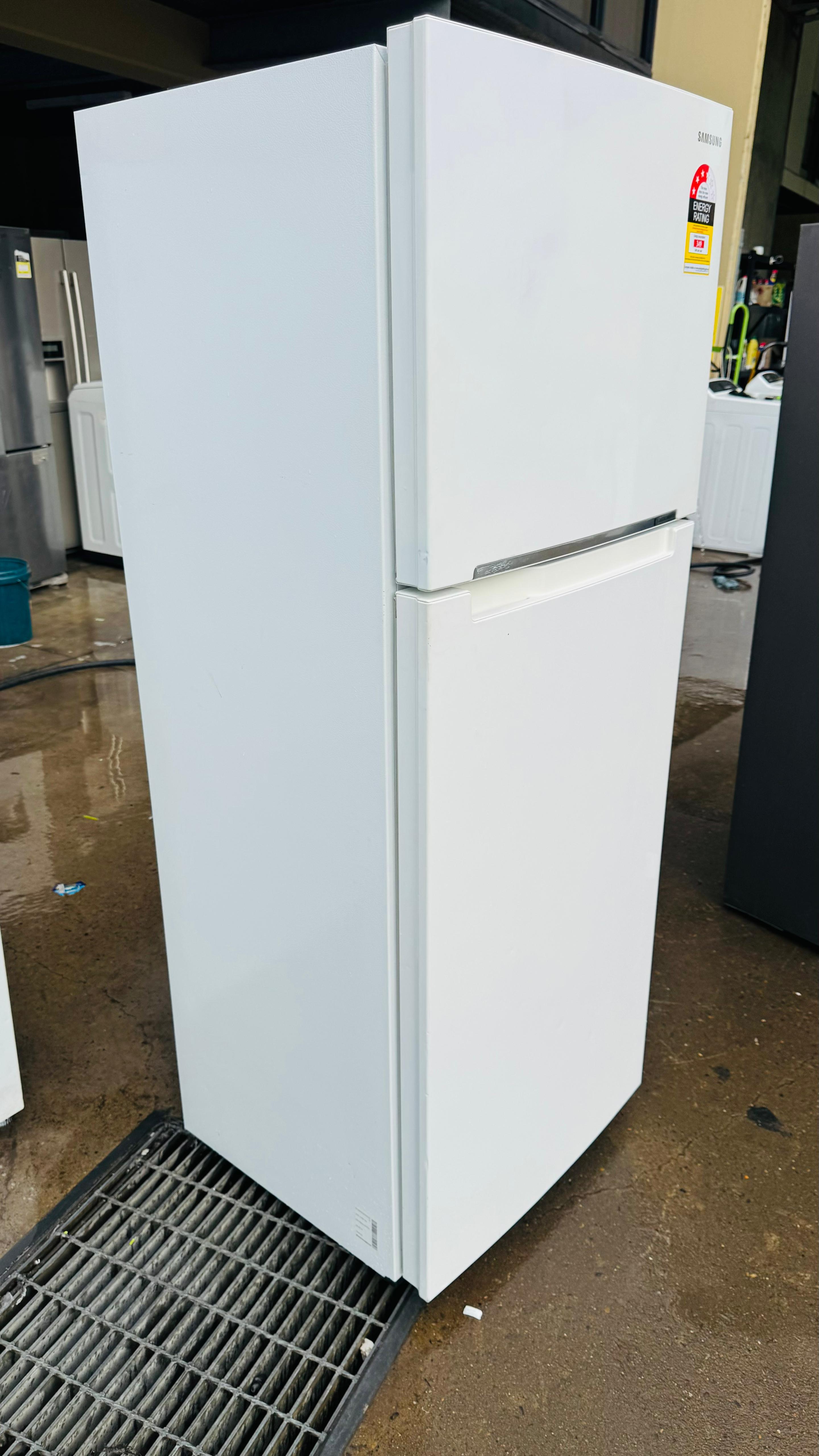 SAMSUNG 419 LITRES FRIDGE FREEZER