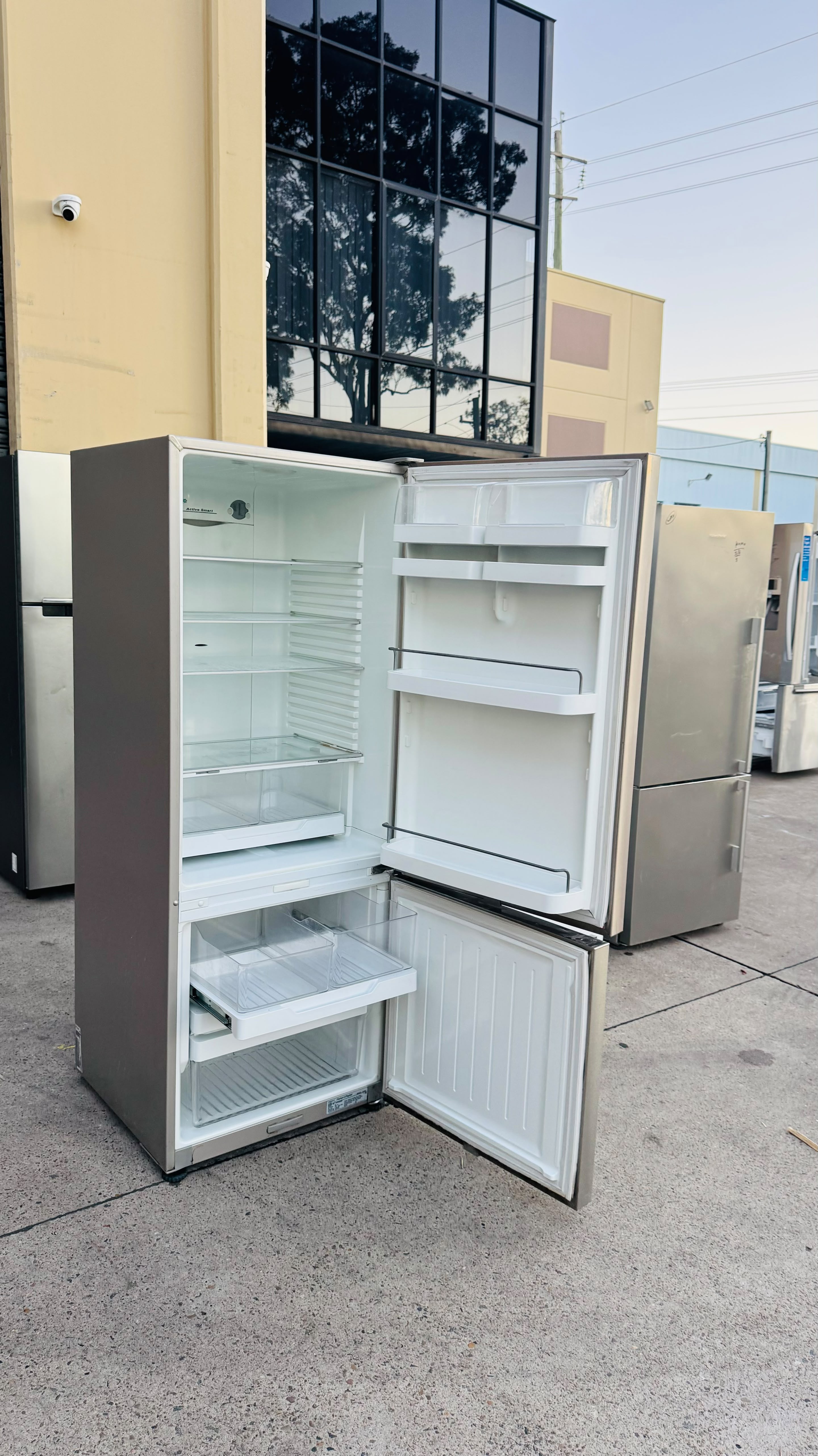 FISHER AND PAYKEL 403 LITRES FRIDGE FREEZER