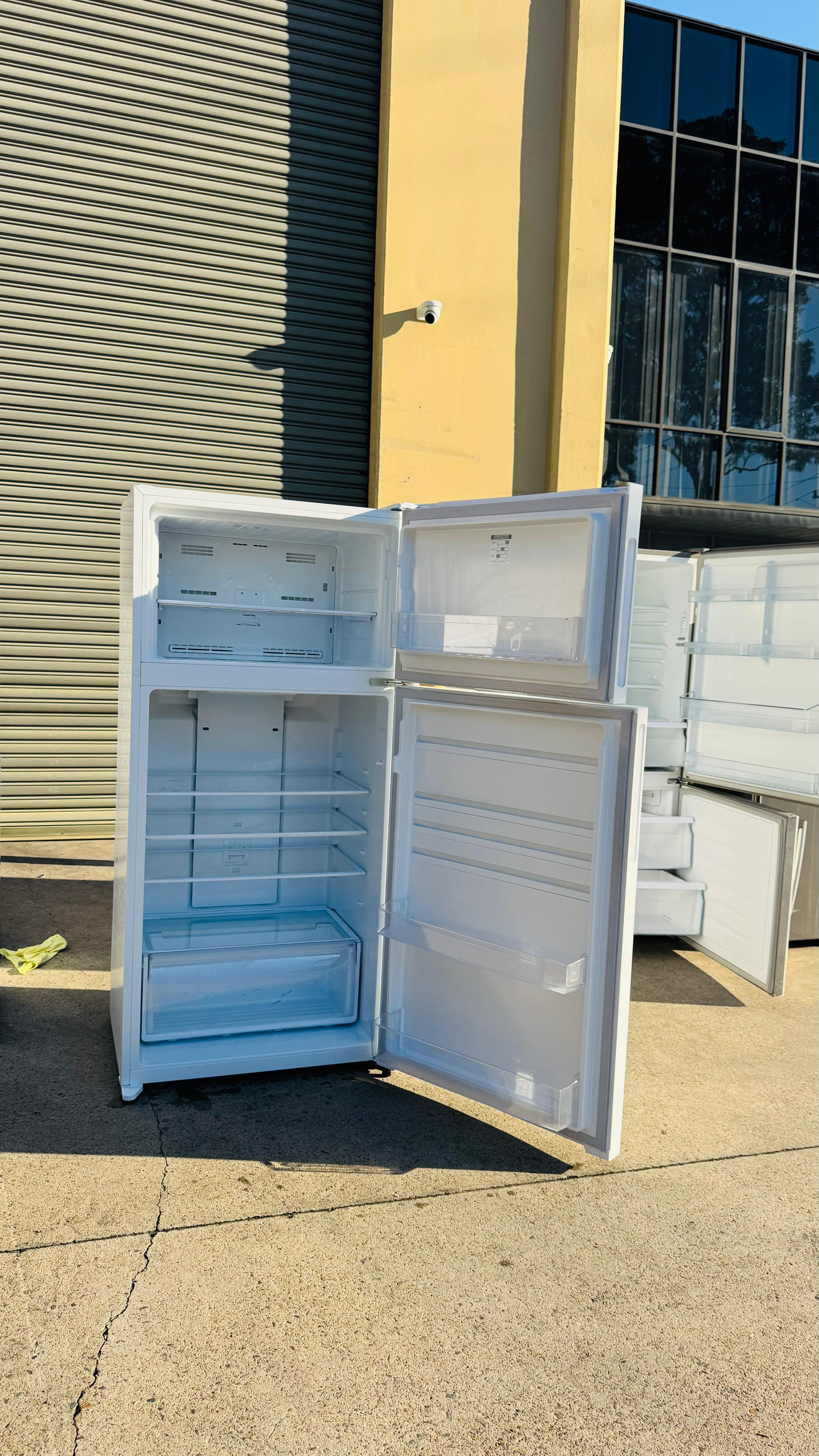 KELVINATOR 536 LITRES FRIDGE FREEZER