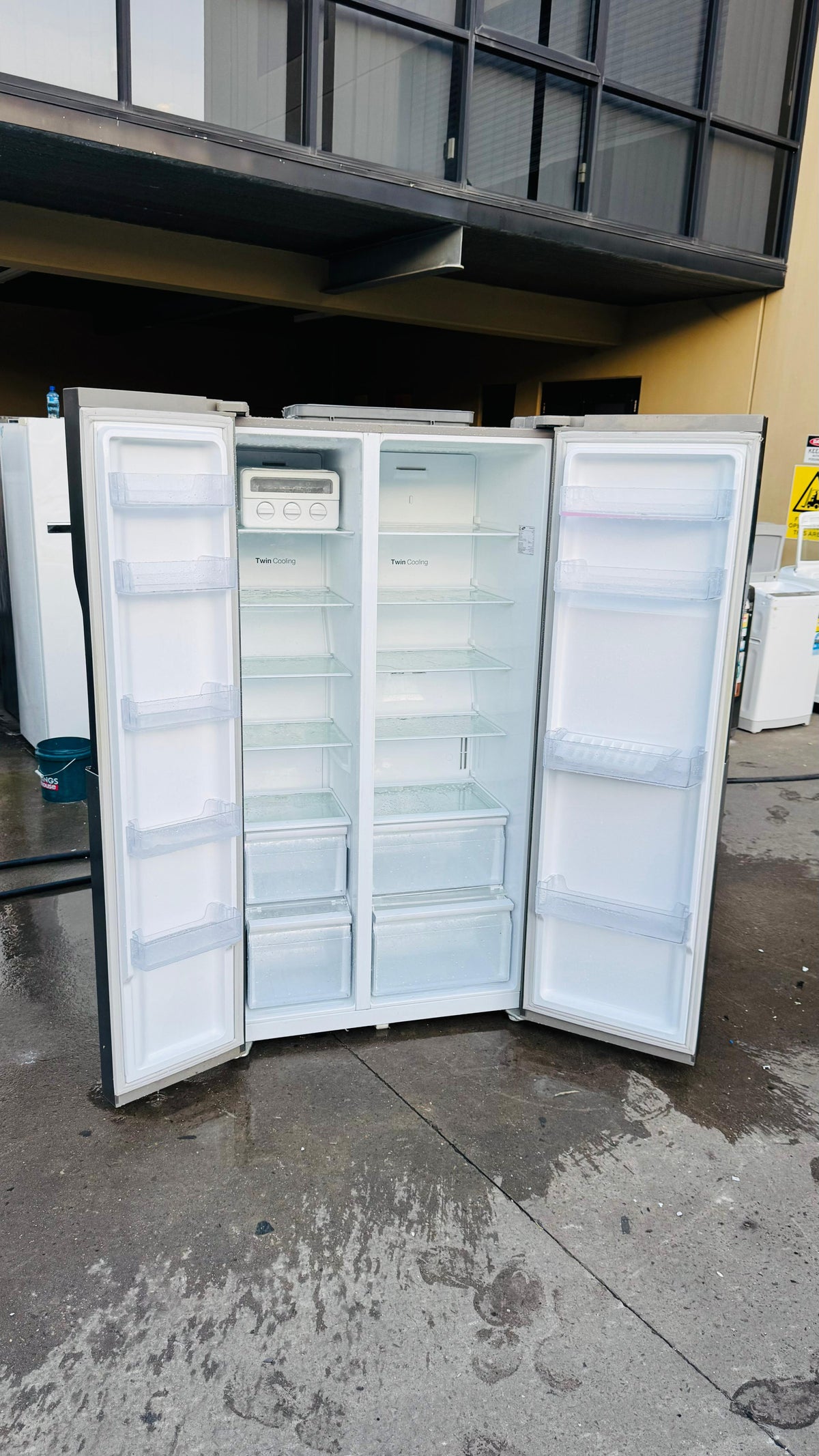 SAMSUNG 584 LITRES SIDE BY SIDE DOOR FRIDGE FREEZER