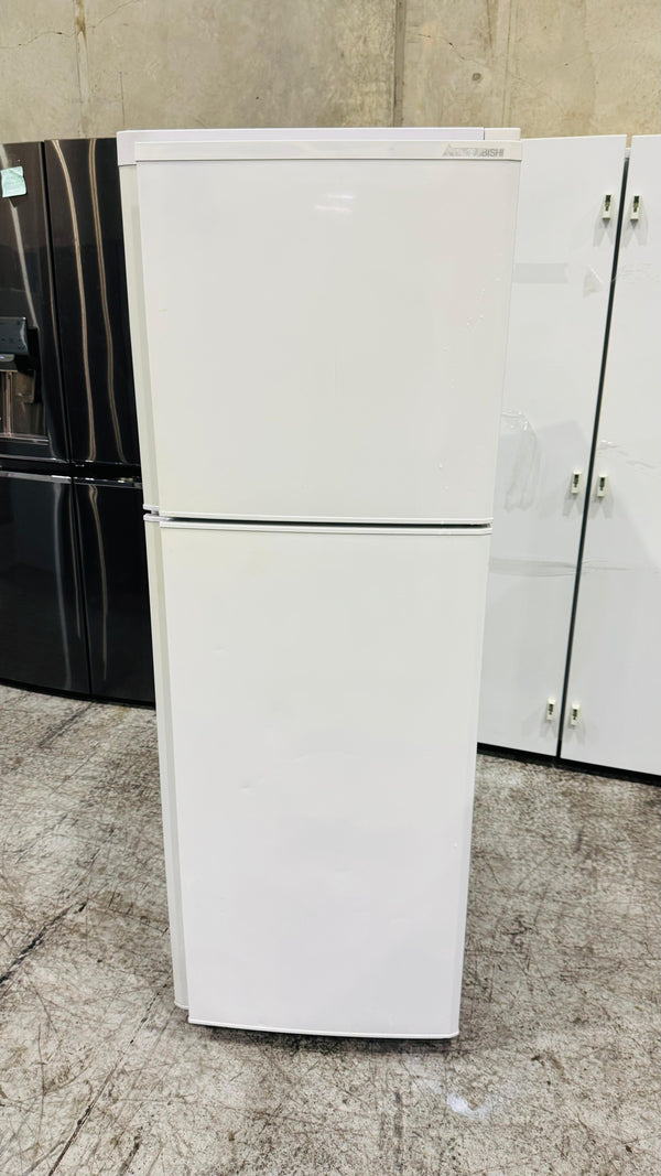 MITSUBUSHI 260 LITRES FRIDGE FREEZER