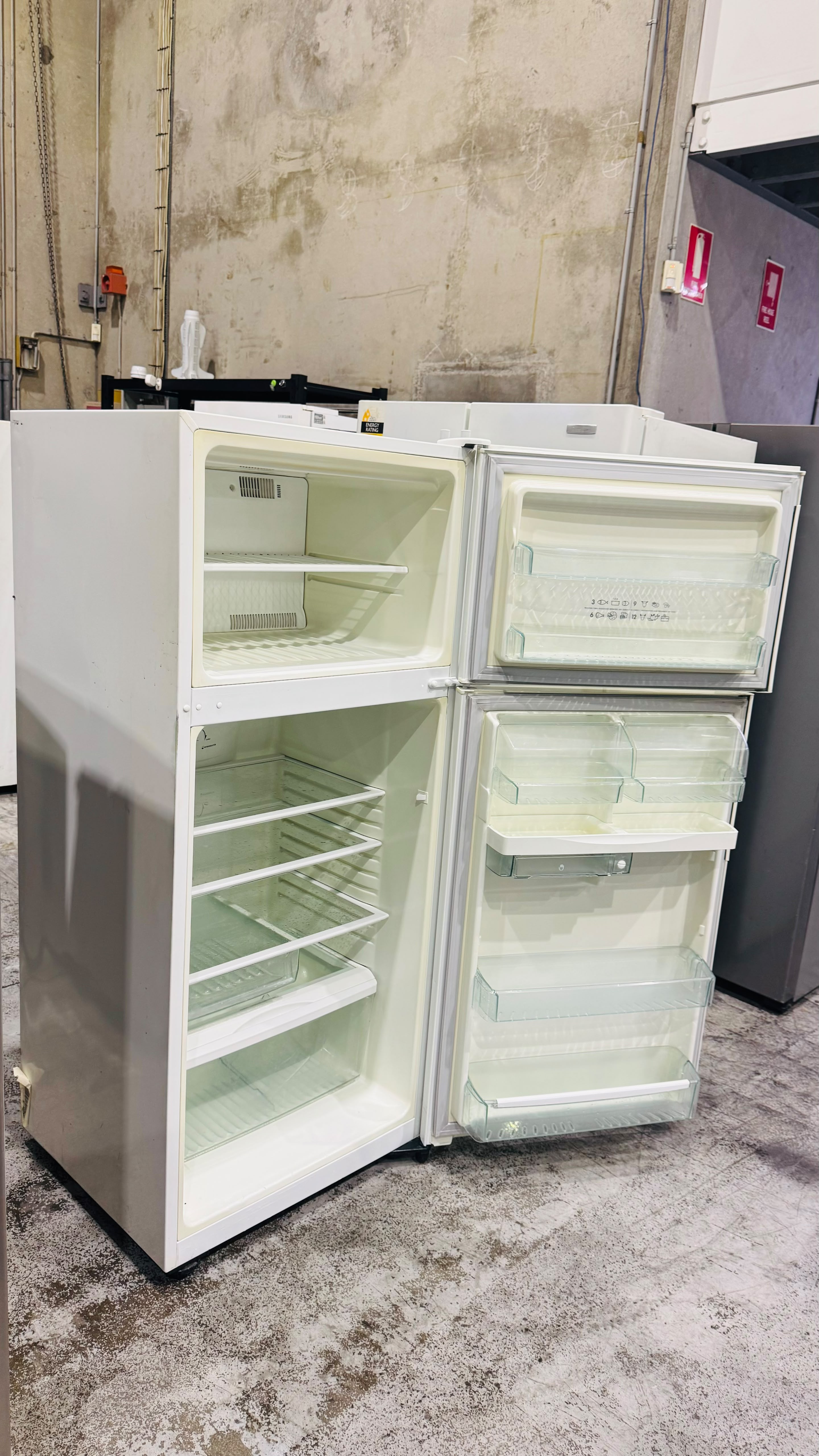 WESTINGHOUSE 420 LITRES FRIDGE FREEZER