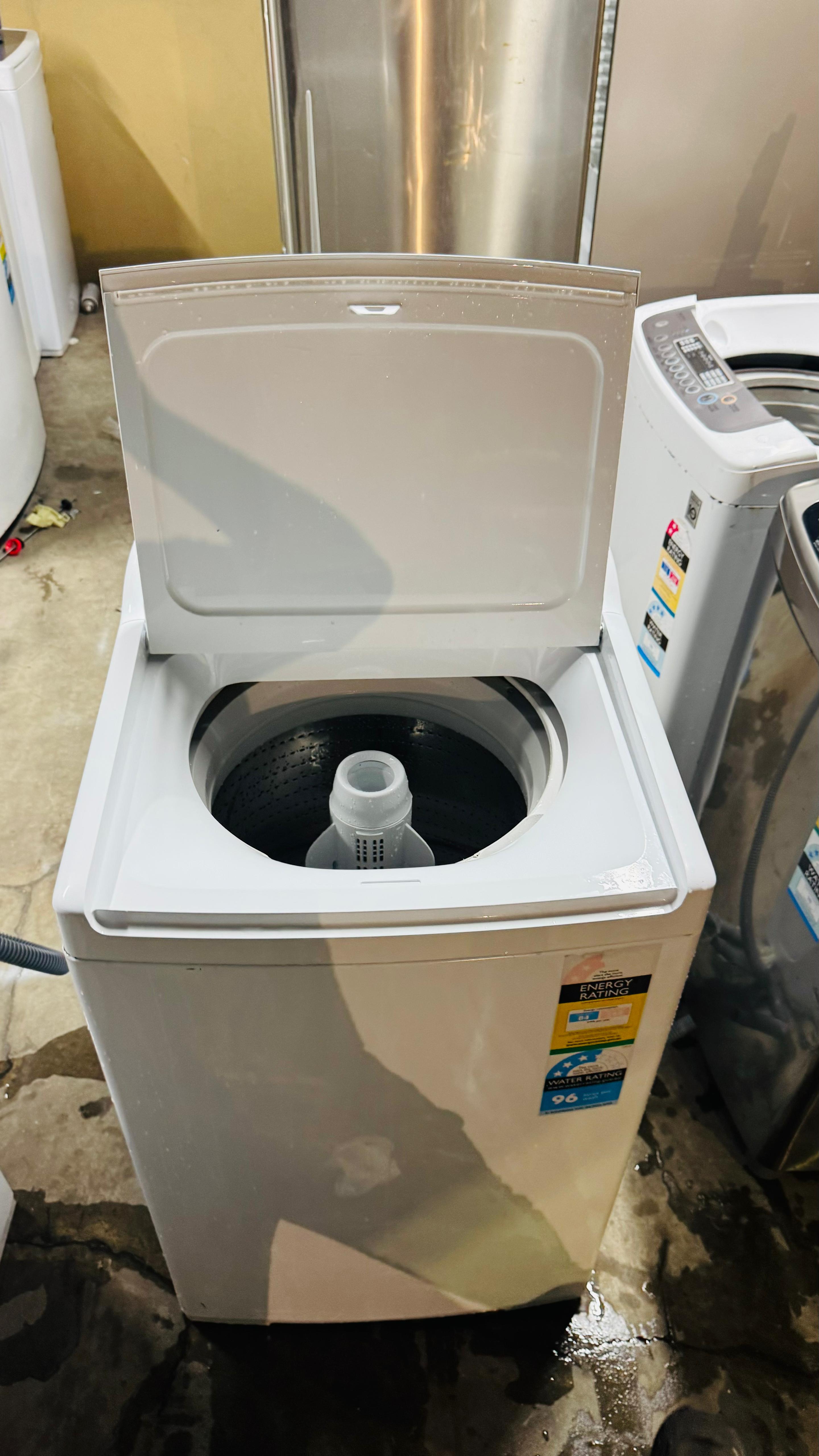 FISHER AND PAYKEL 8.5KGS TOP LOADER WASHING MACHINE