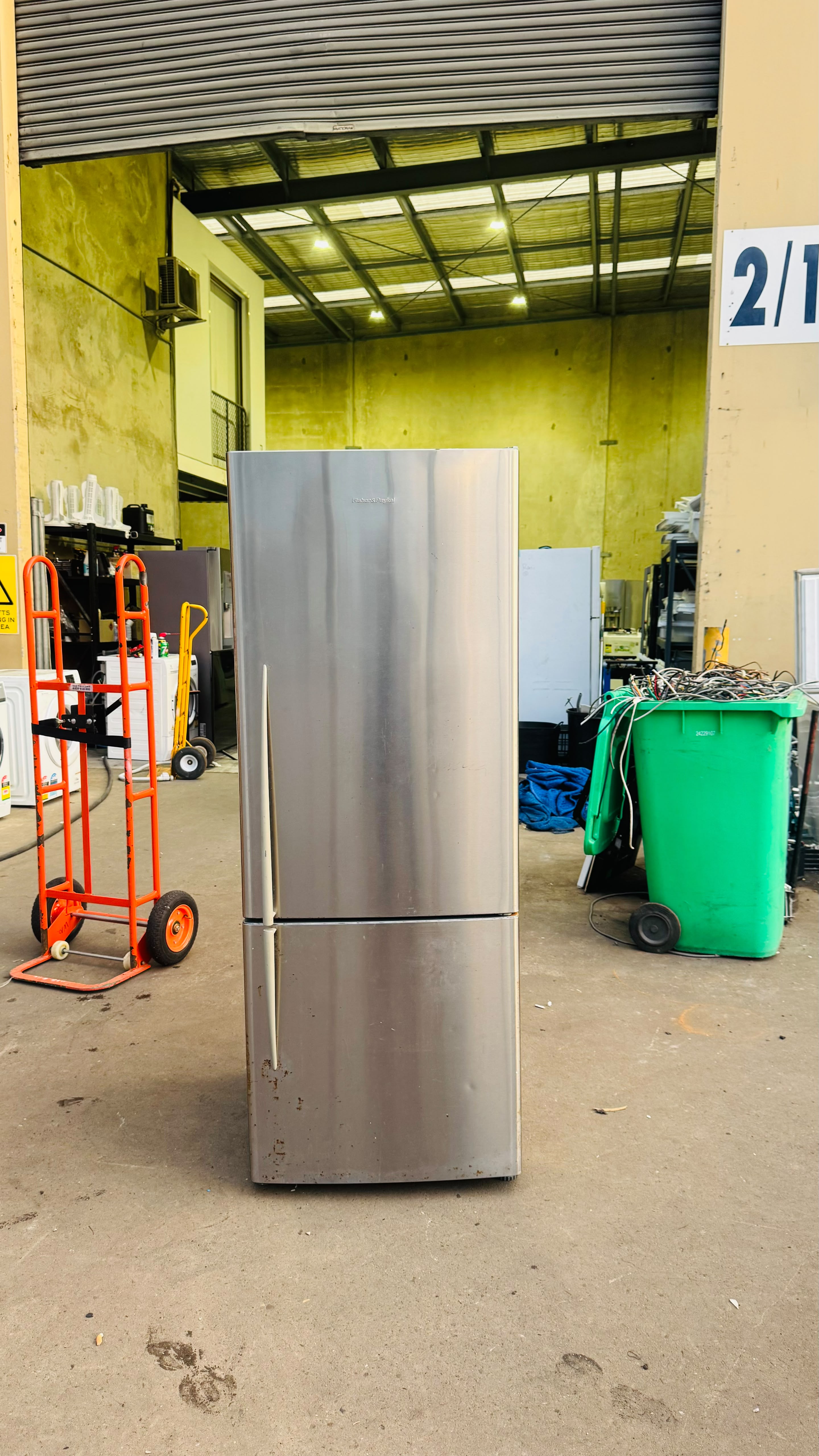 FISHER AND PAYKEL 403 LITRES FRIDGE FREEZER