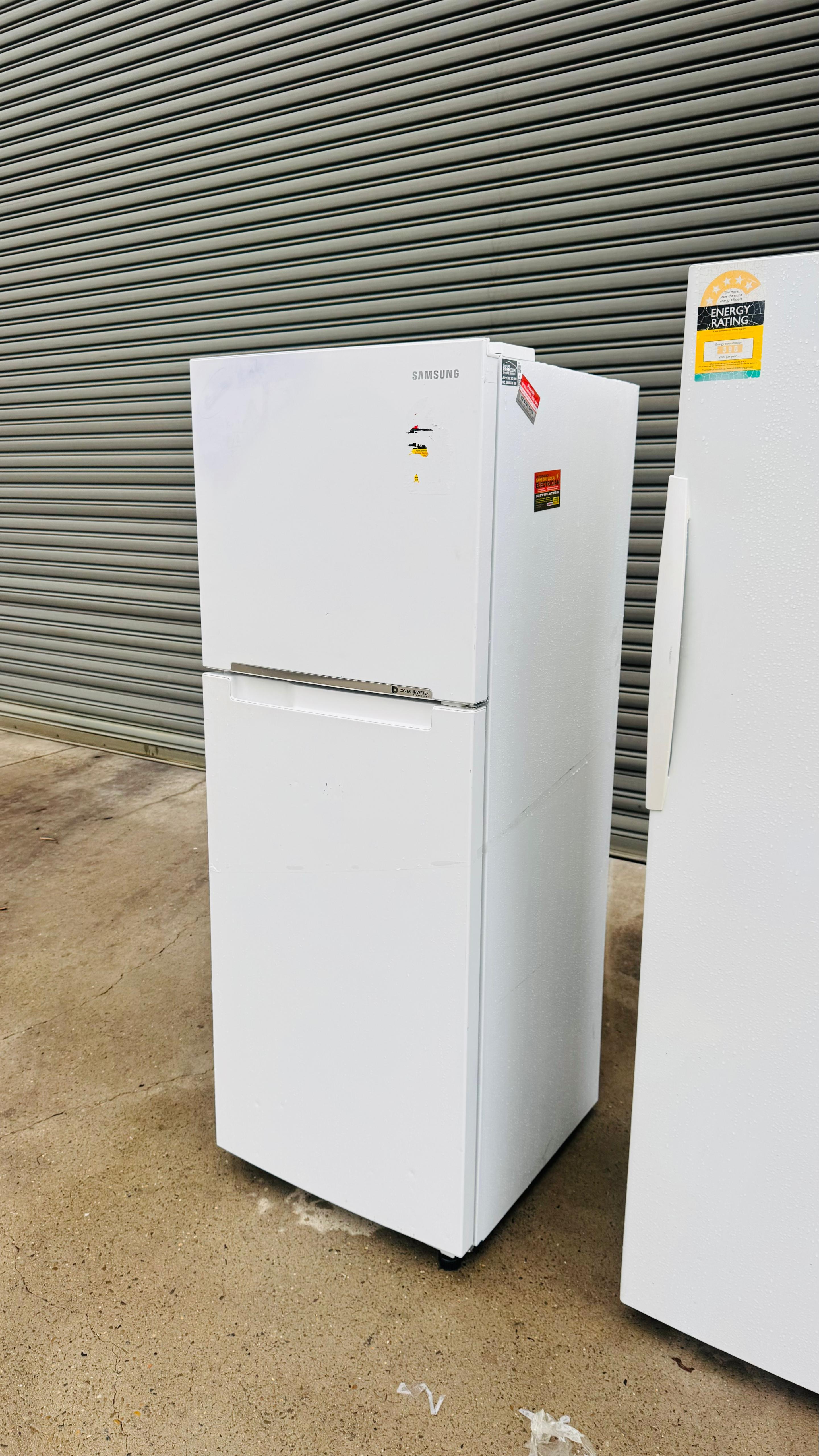 SAMSUNG 318 LITRES FRIDGE FREEZER