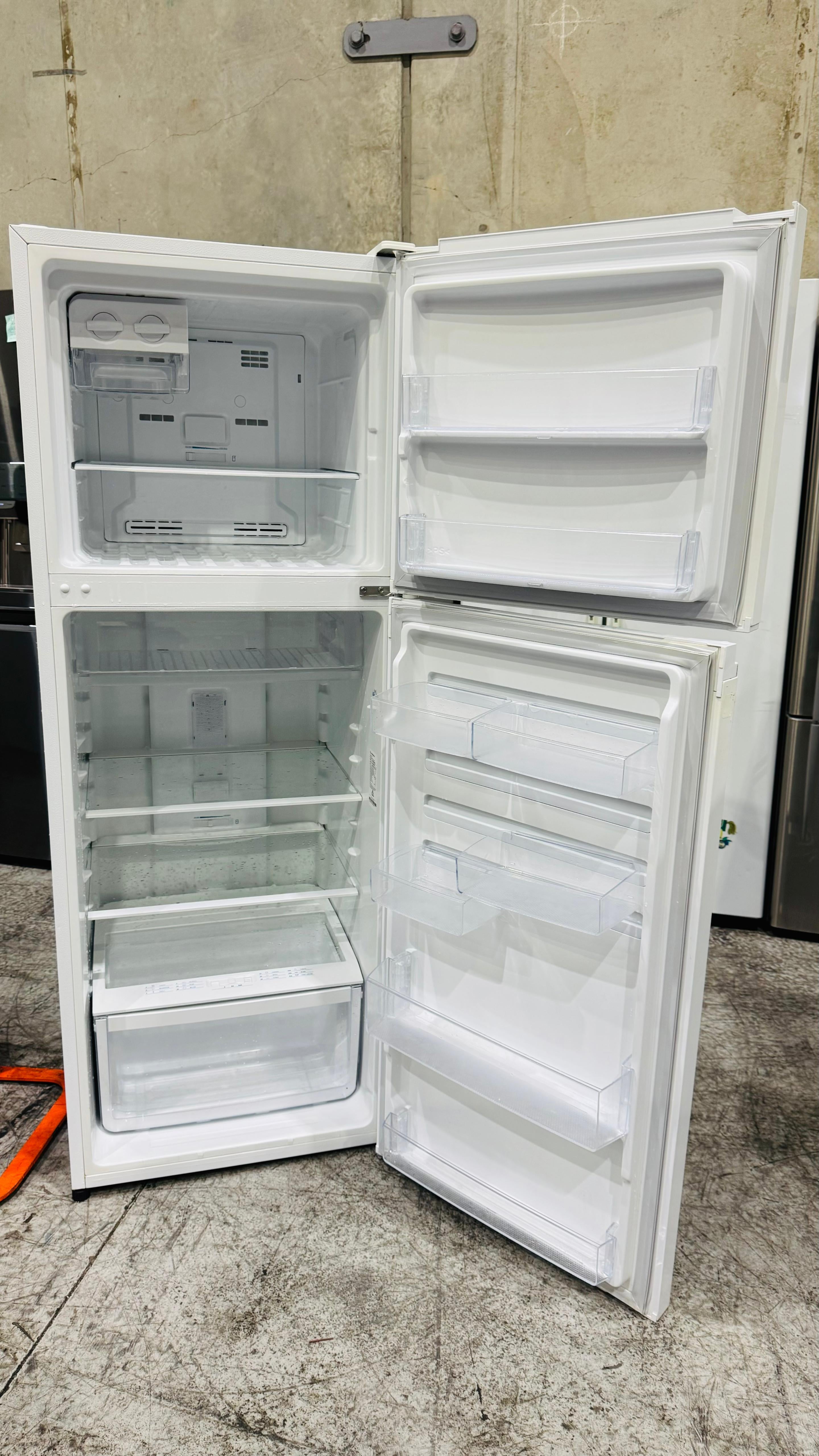 WESTINGHOUSE 339 LITRES FRIDGE FREEZER