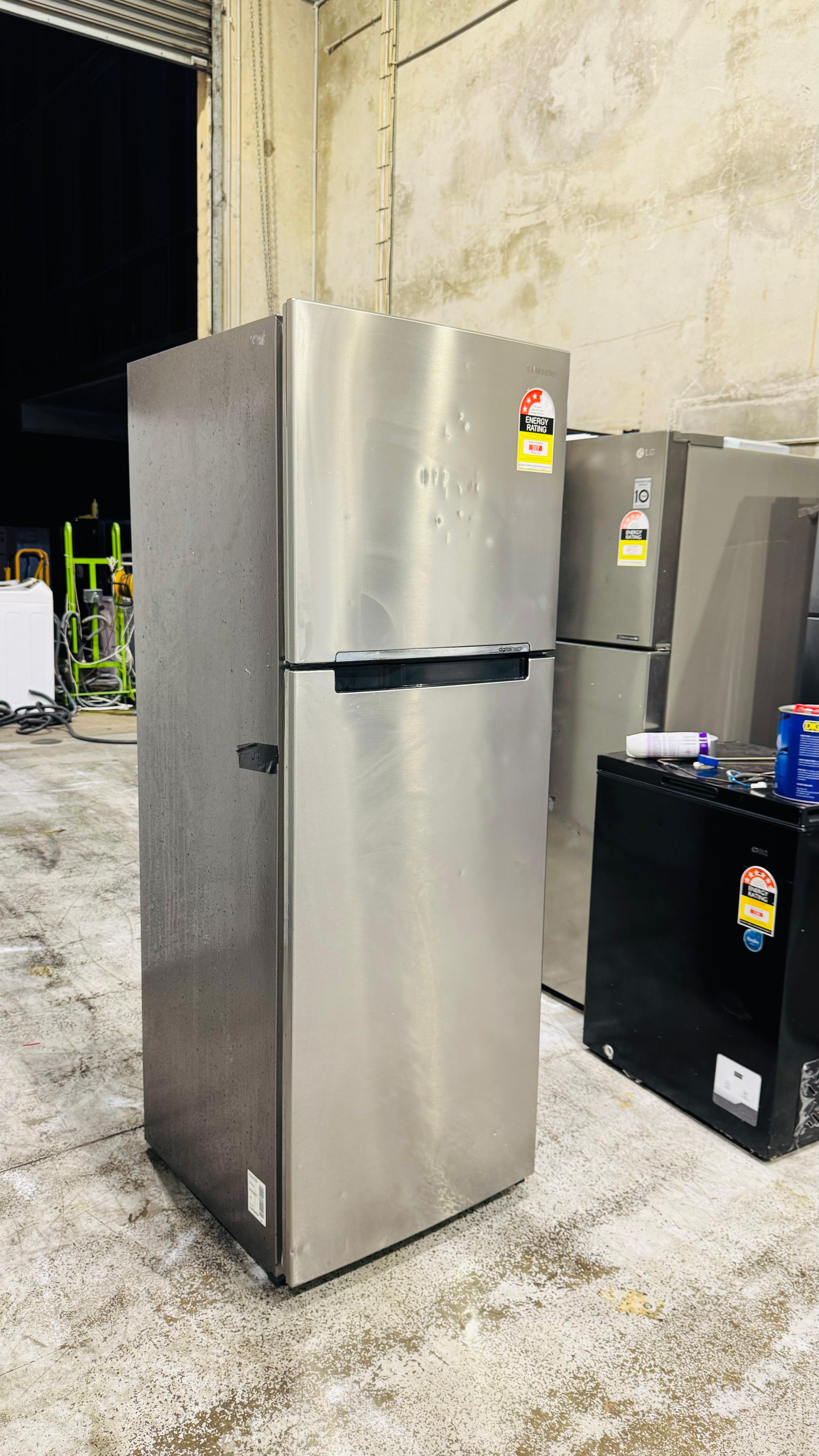 SAMSUNG 341 LITRES FRIDGE FREEZER
