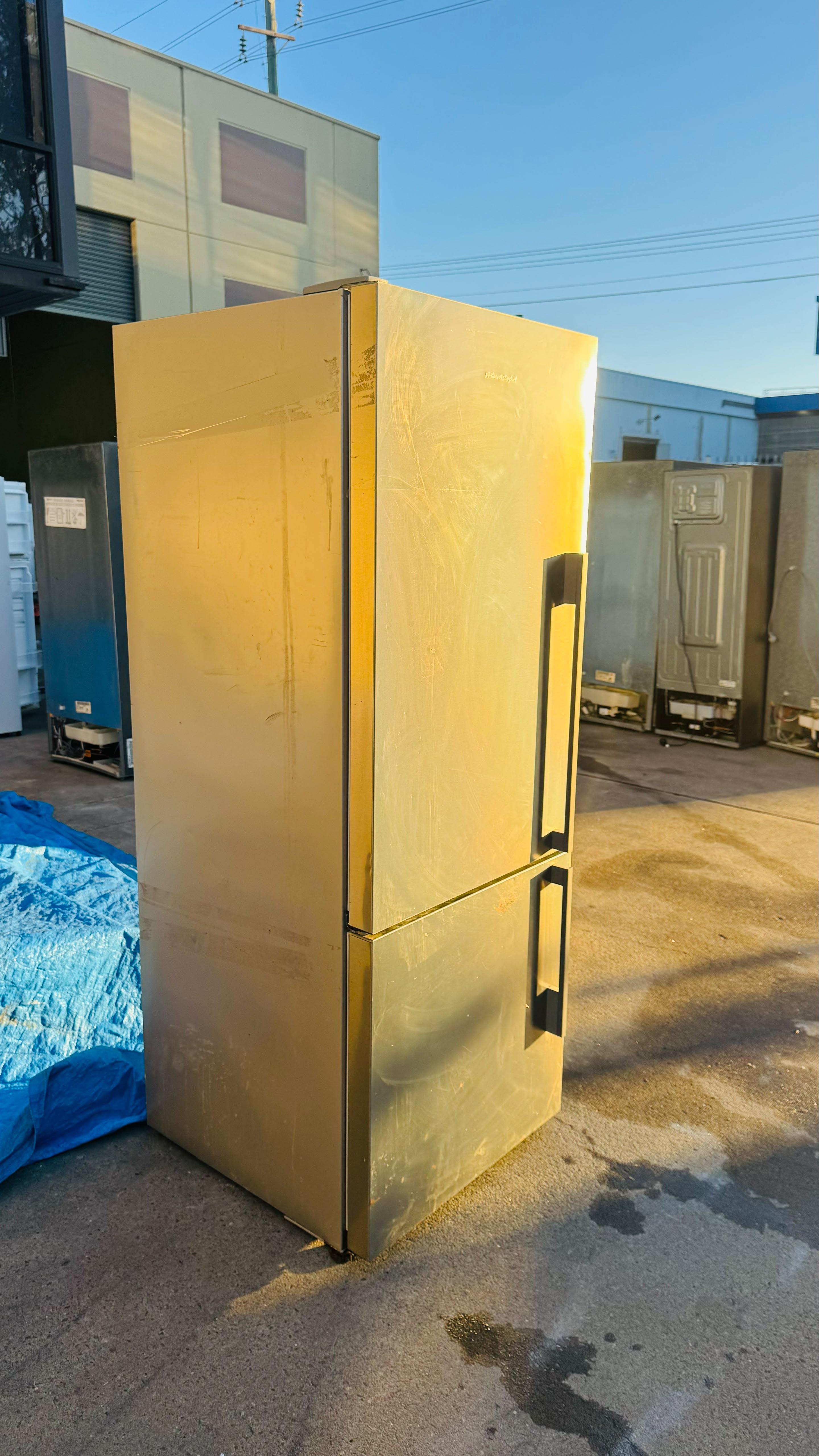 FISHER AND PAYKEL 403 LITRES FRIDGE FREEZER