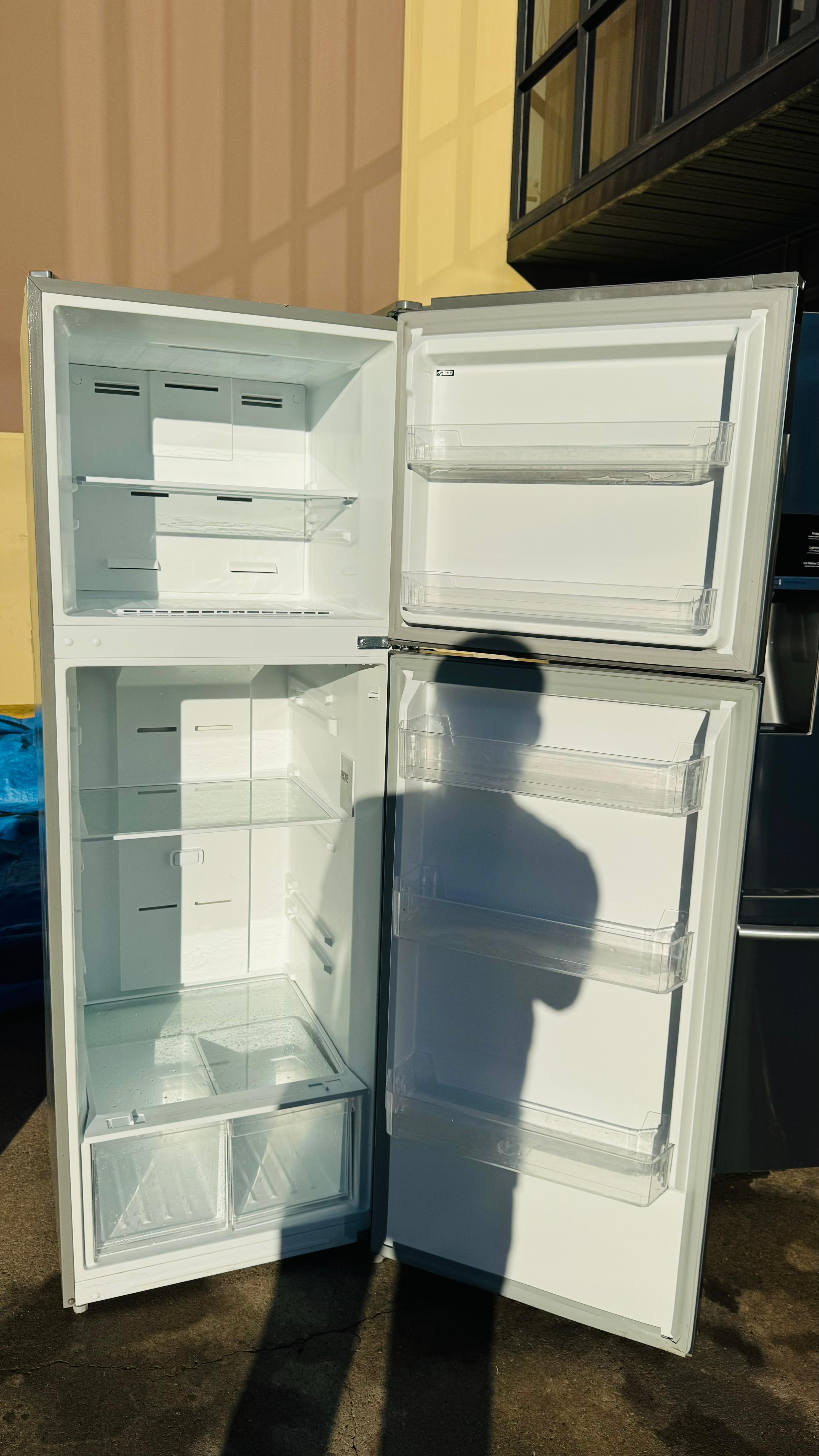 KOGAN 372 LITRES FRIDGE FREEZER