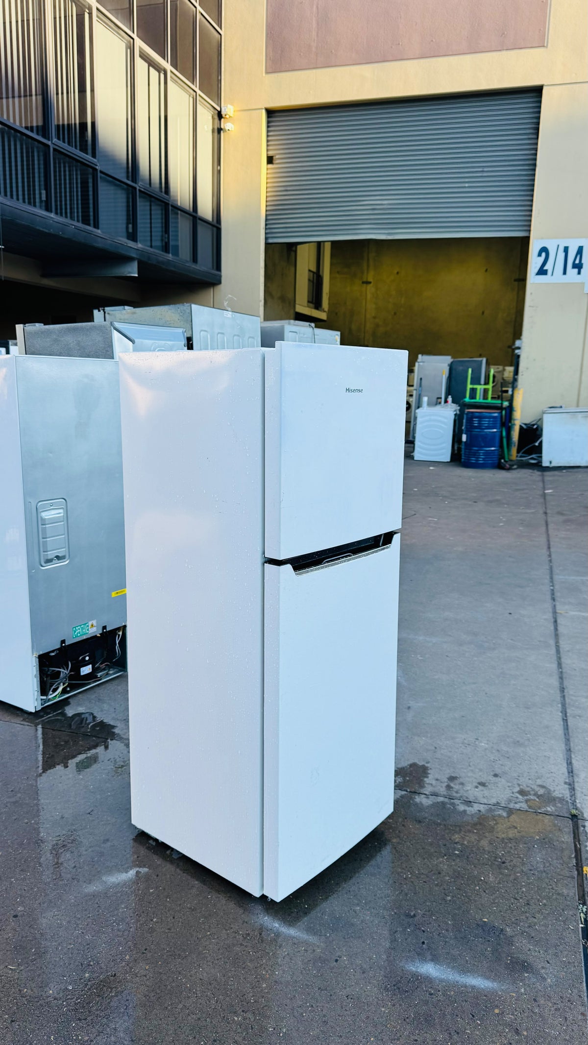 HISENSE 230 LITRES FRIDGE FREEZER
