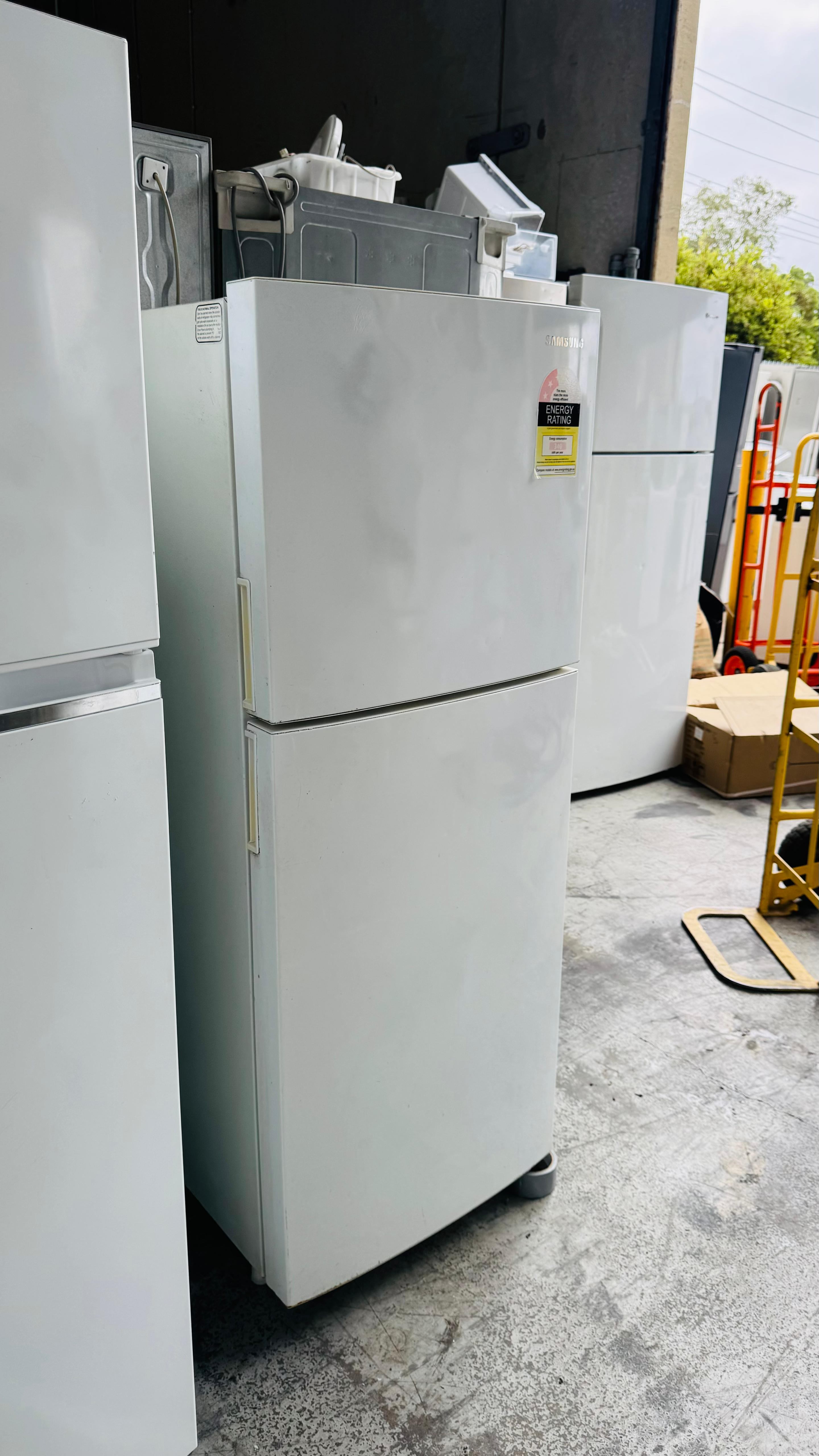 SAMSUNG 216 LITRES FRIDGE FREEZER