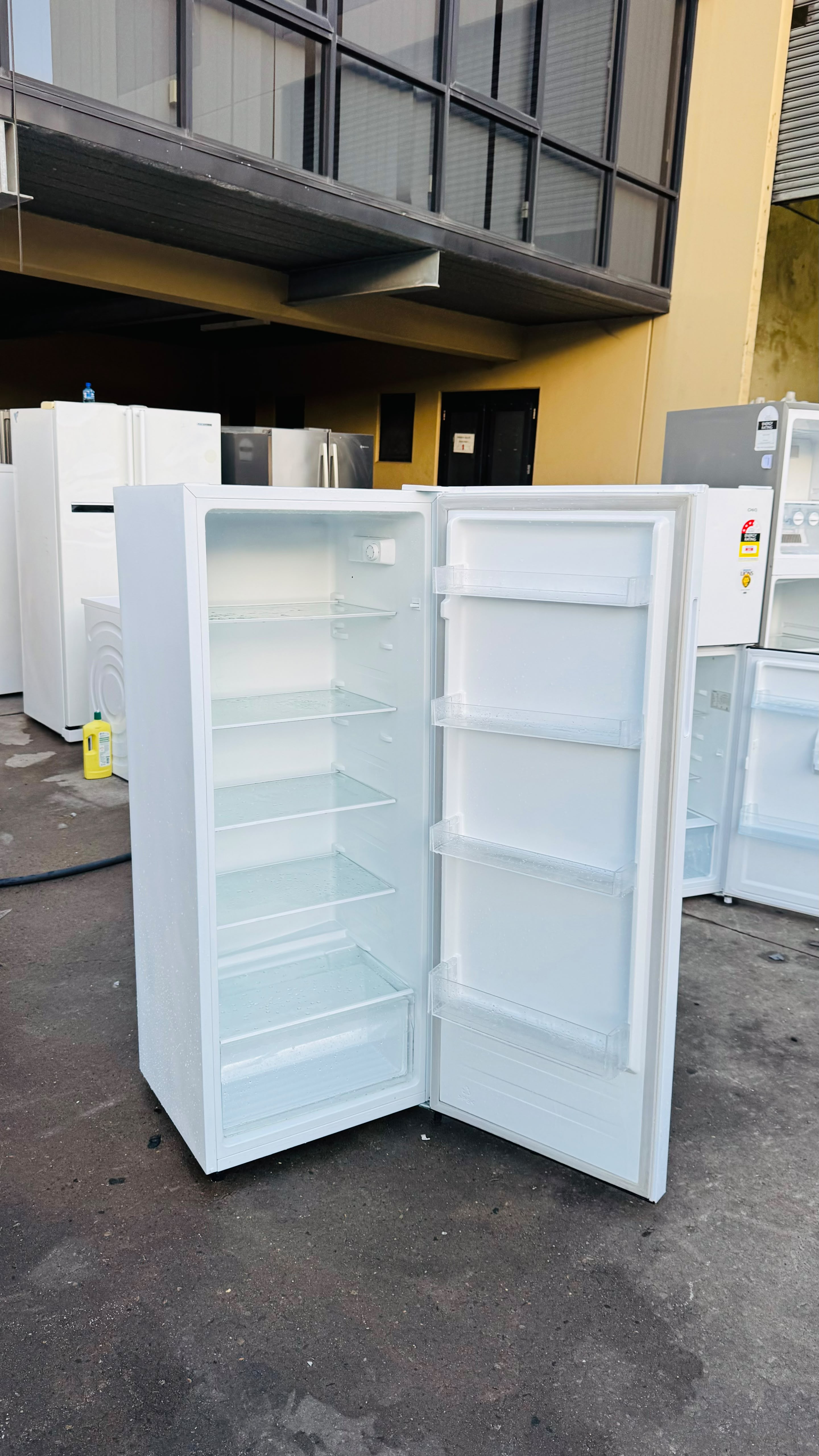 WESTINGHOUSE 242 LITRES FRIDGE FREEZER