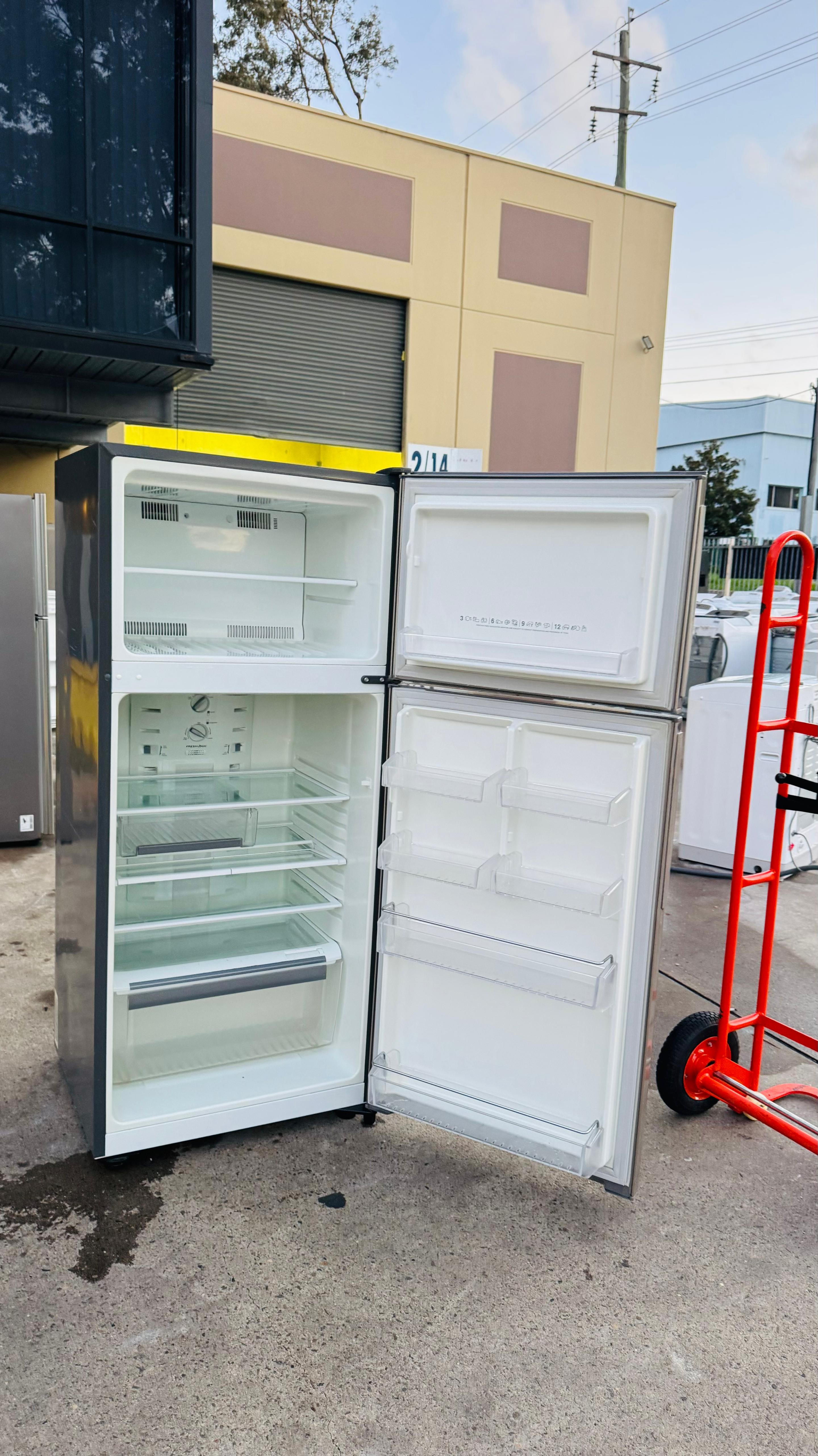 ELECTROLUX 420 LITRES FRIDGE FREEZER