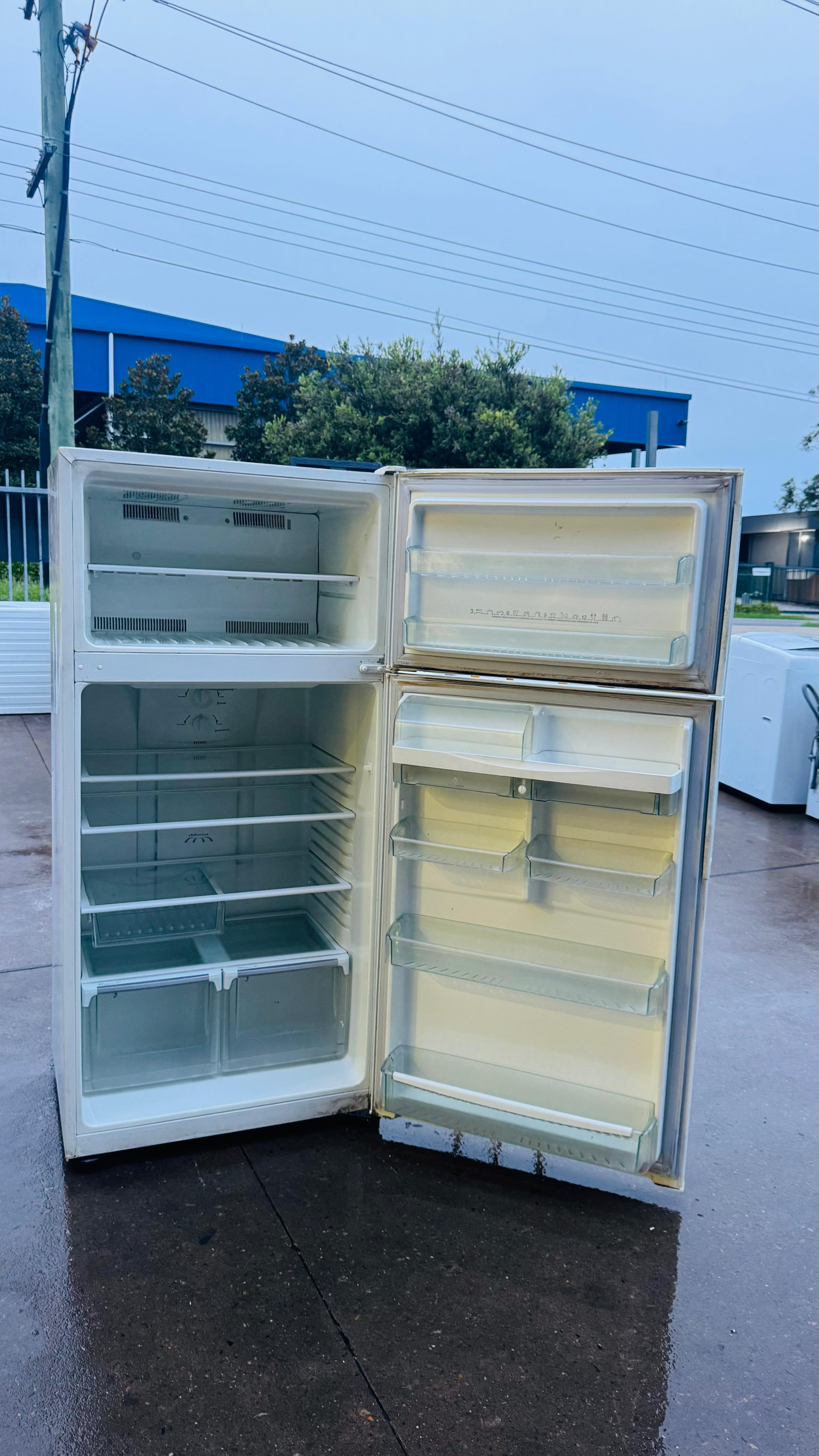 WESTINGHOUSE 520 LITRES FRIDGE FREEZER