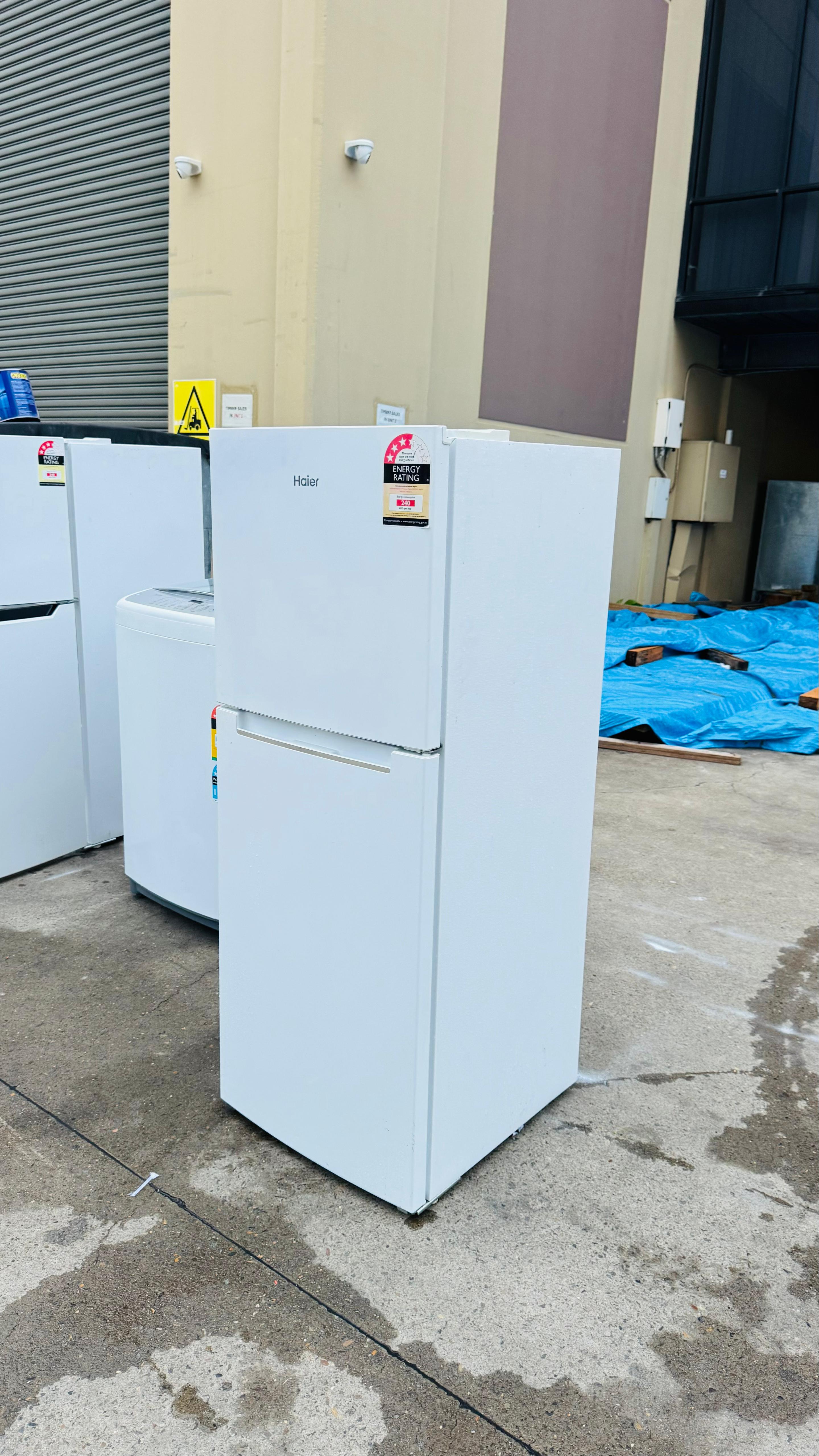 HAIER 220 LITRES FRIDGE FREEZER