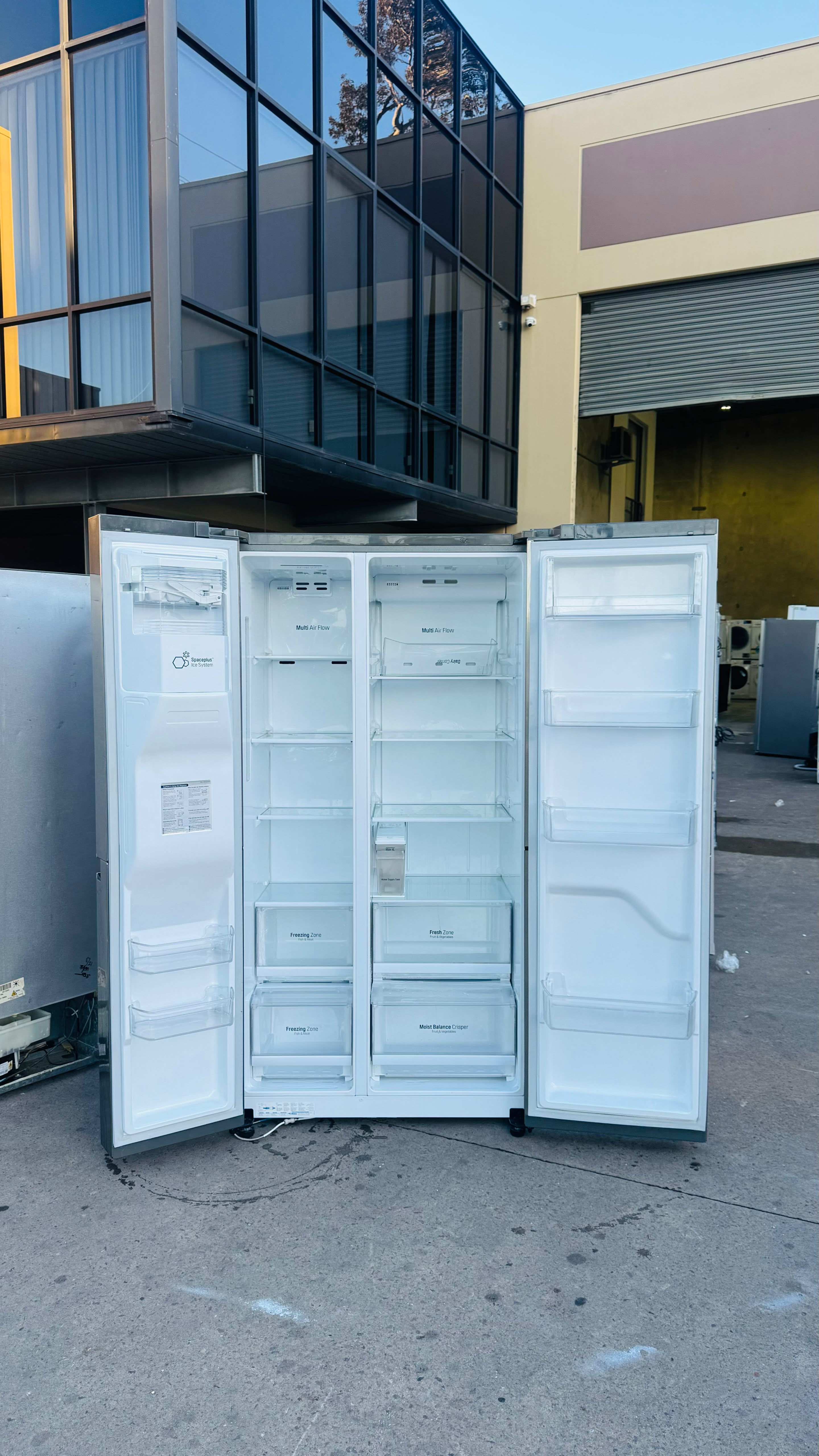 LG 668 SIDE BY SIDE LITRES FRIDGE FREEZER