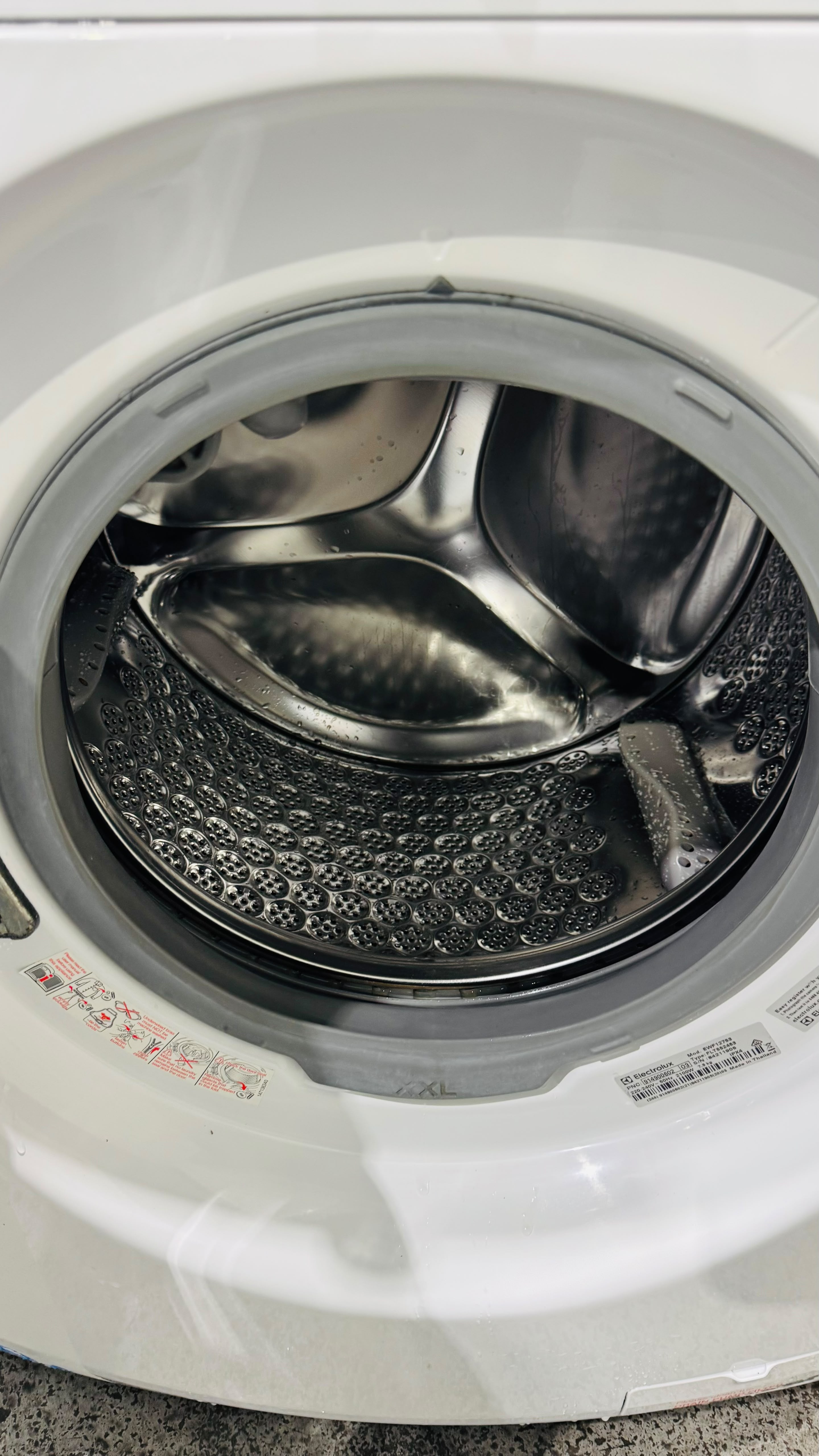 ELECTROLUX 7.5KGS FRONT LOADER WASHING MACHINE
