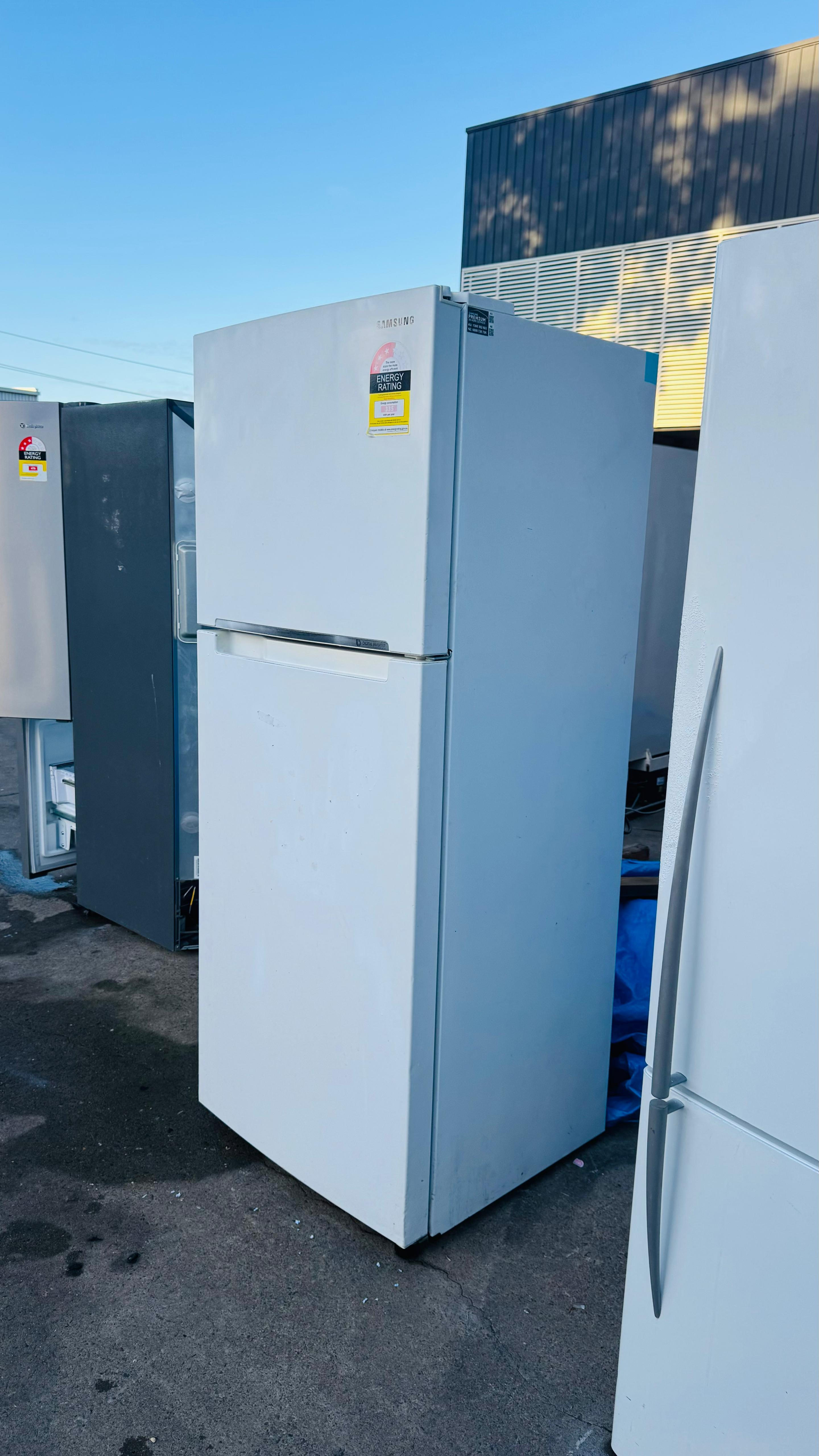 SAMSUNG 393 LITRES FRIDGE FREEZER