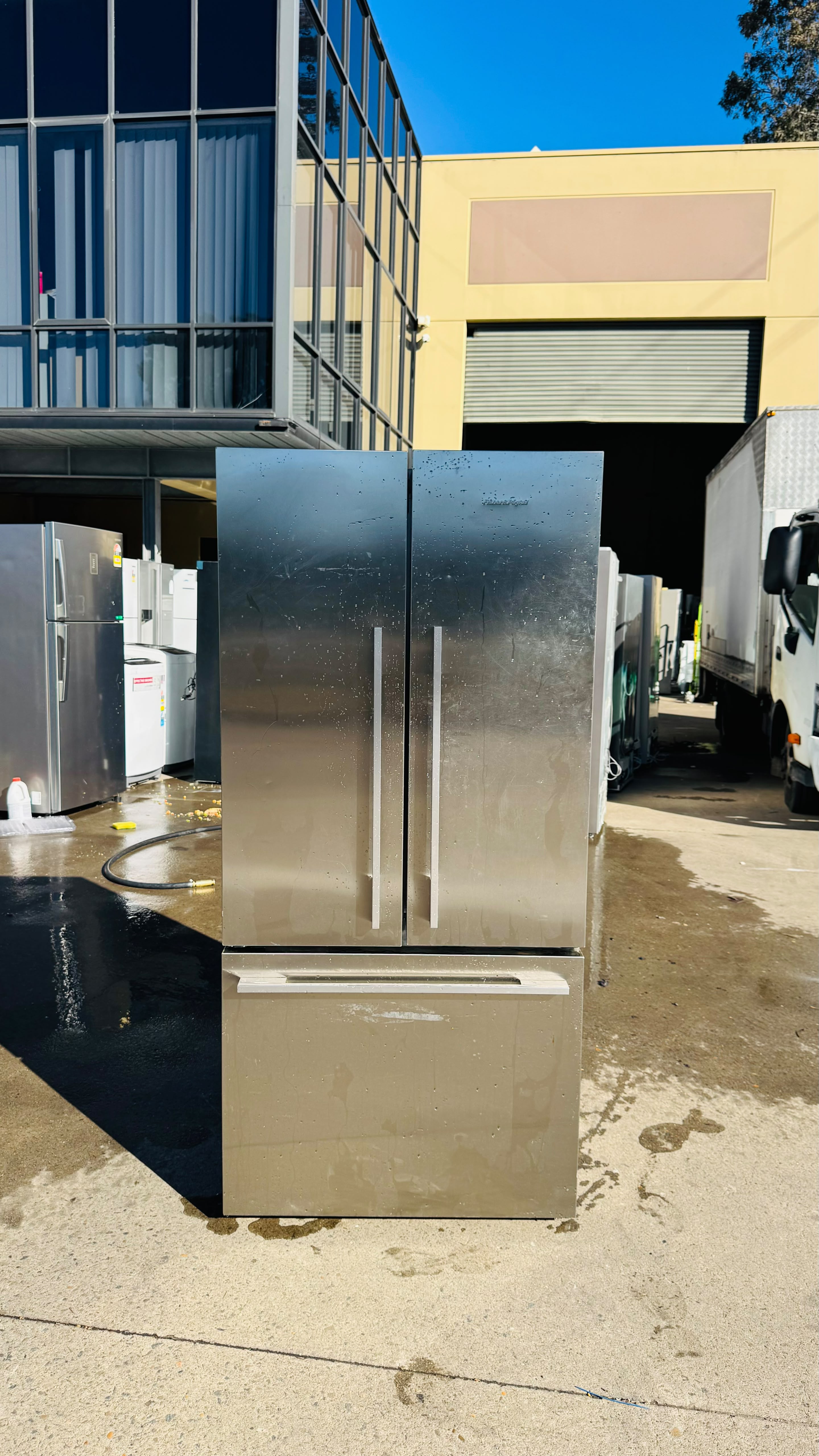 FISHER AND PAYKEL 519 LITRES FRENCH DOOR FRIDGE FREEZER