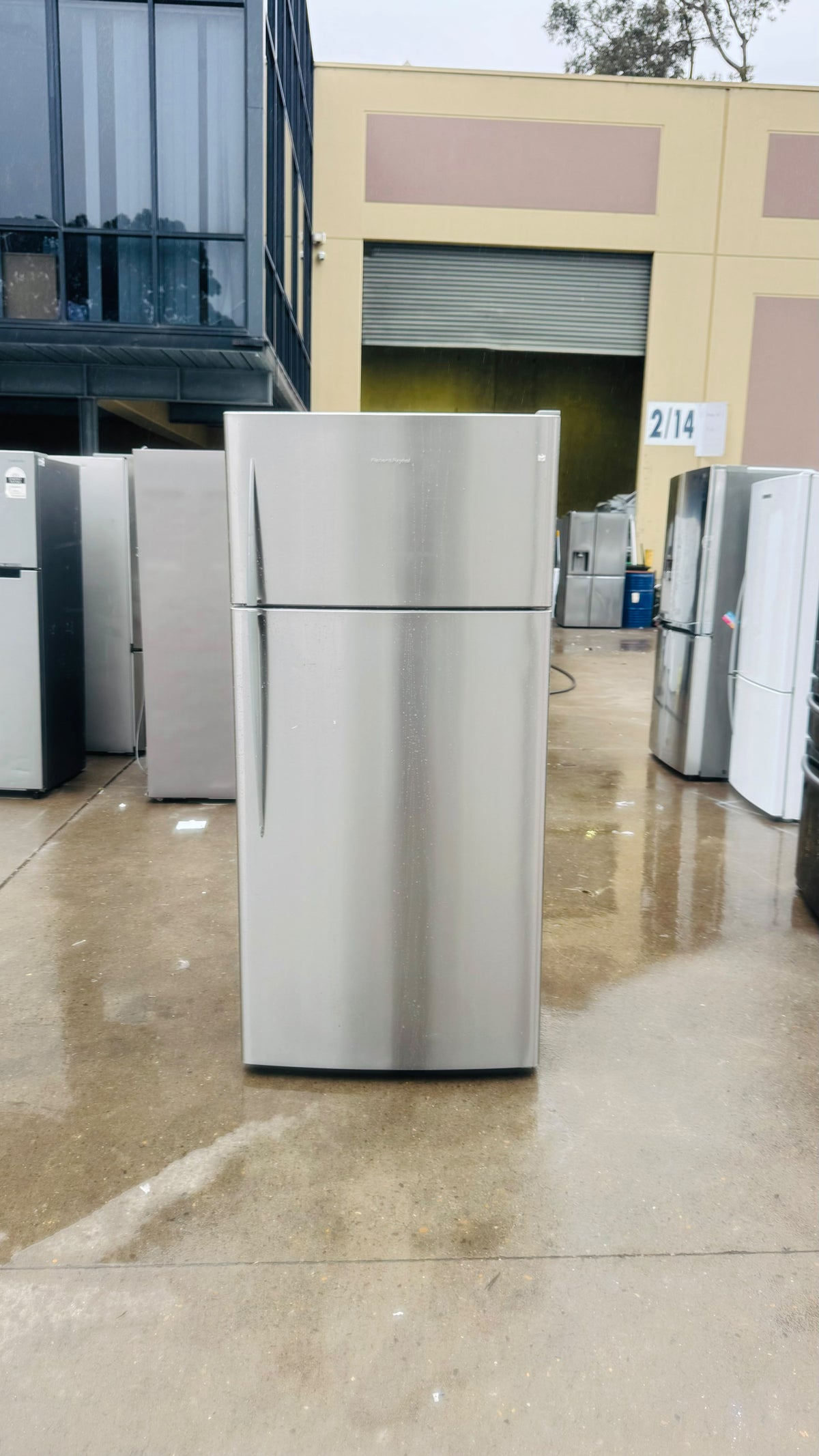 FISHER AND PAYKEL 517 LITRES FRIDGE FREEZER