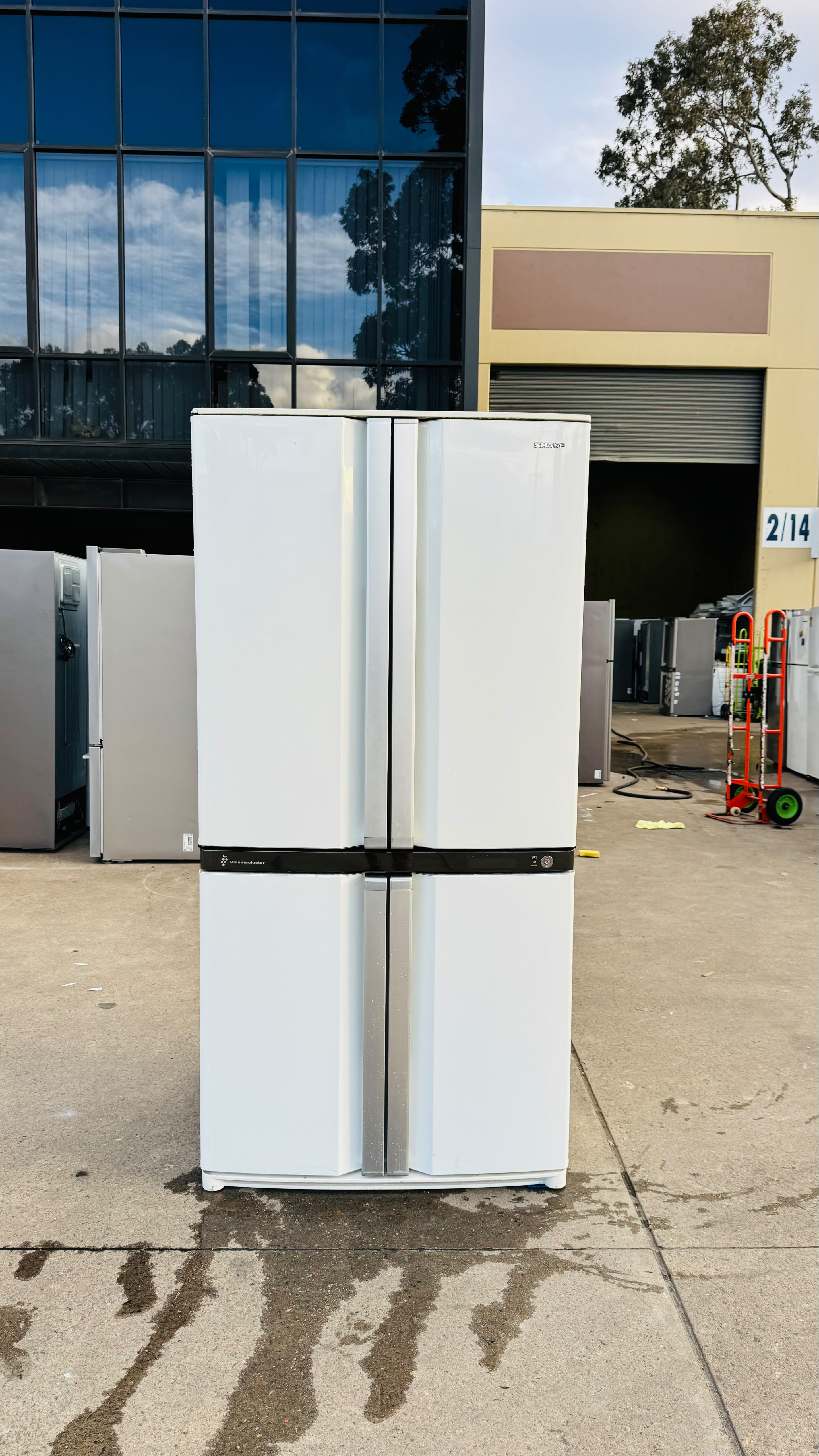 SHARP QUAD FRENCH DOOR 653 LITRES FRIDGE FREEZER