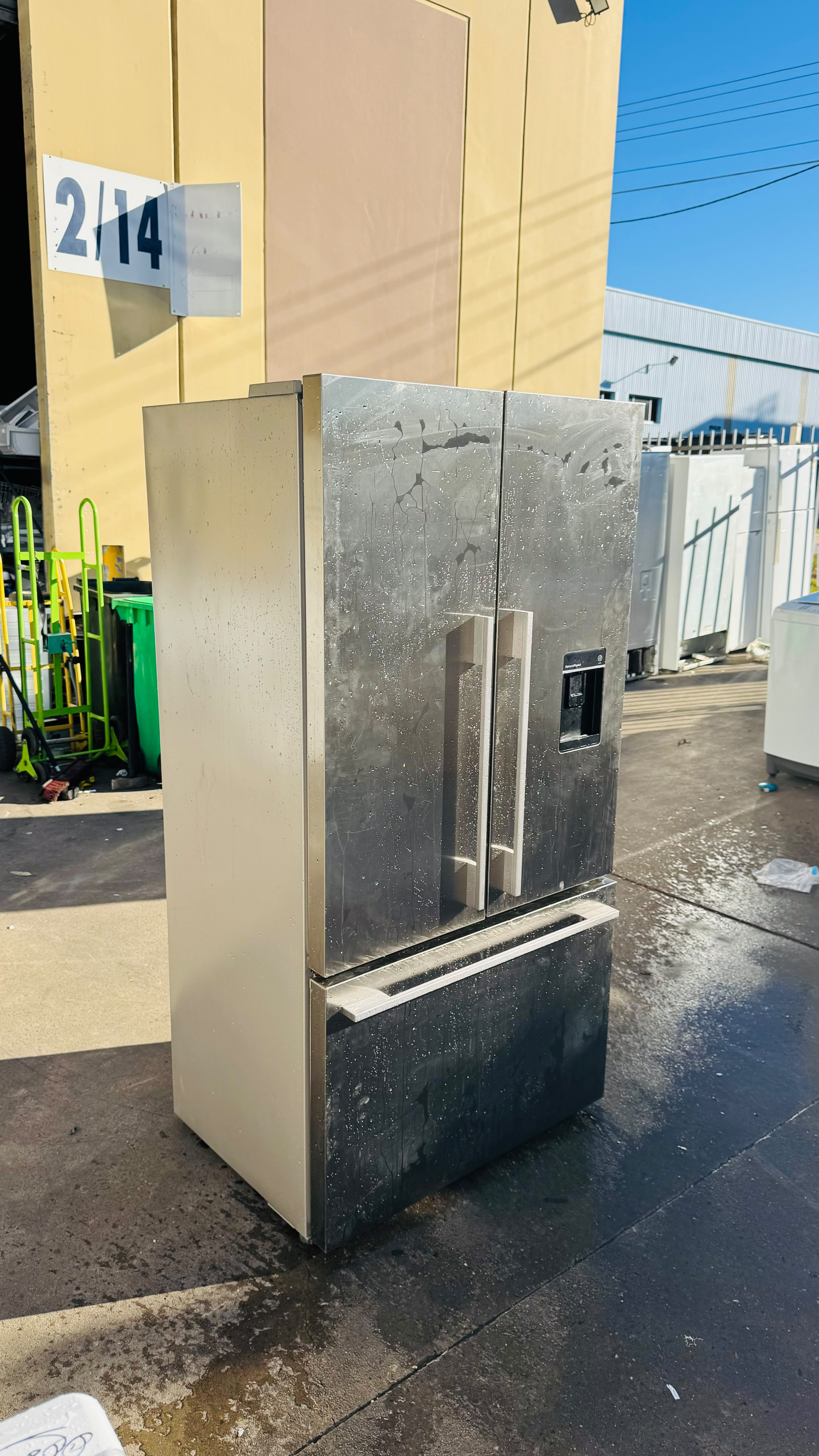 FISHER AND PAYKEL 610 LITRES FRENCH DOOR FRIDGE FREEZER